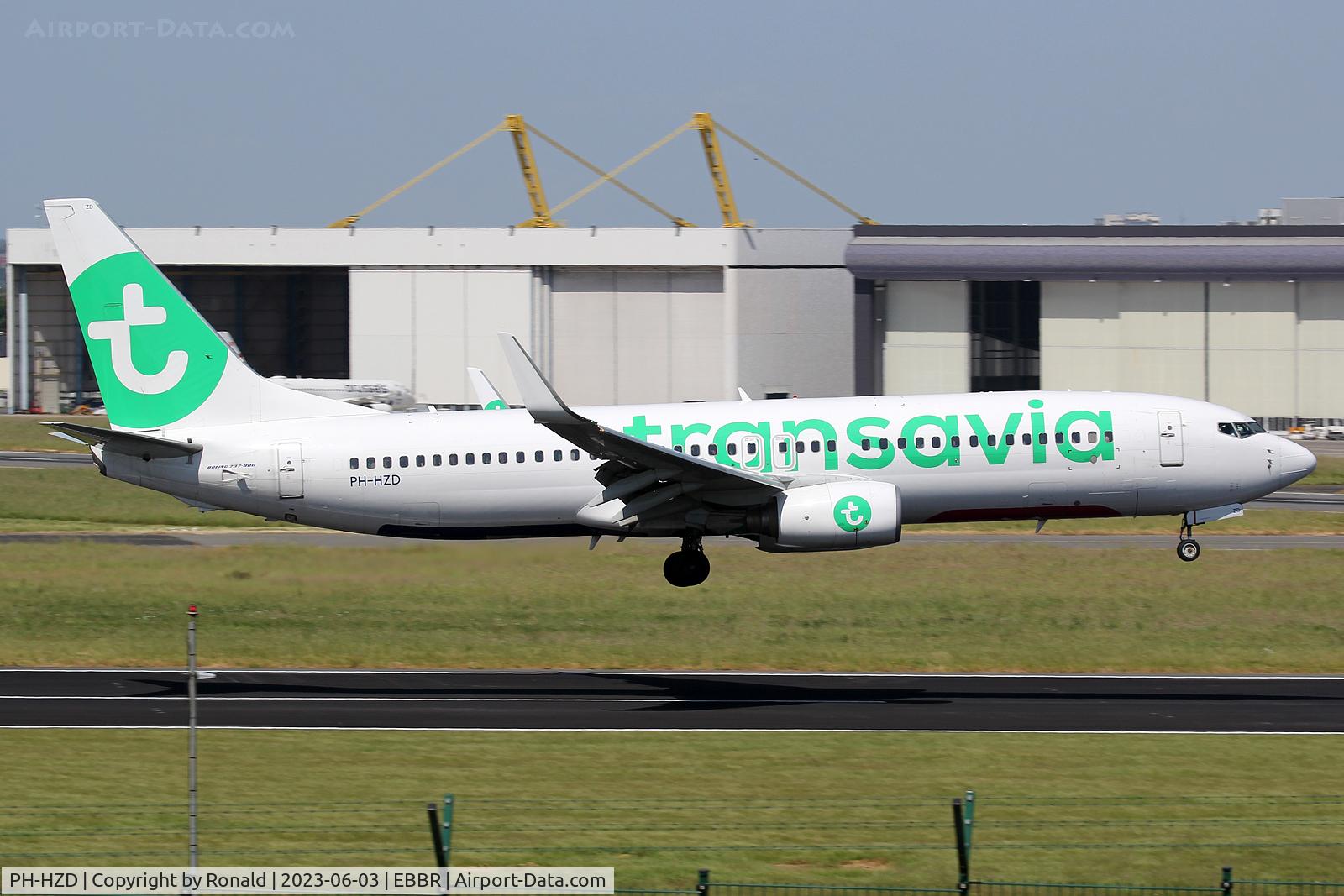 PH-HZD, 1999 Boeing 737-8K2 C/N 28376, at bru