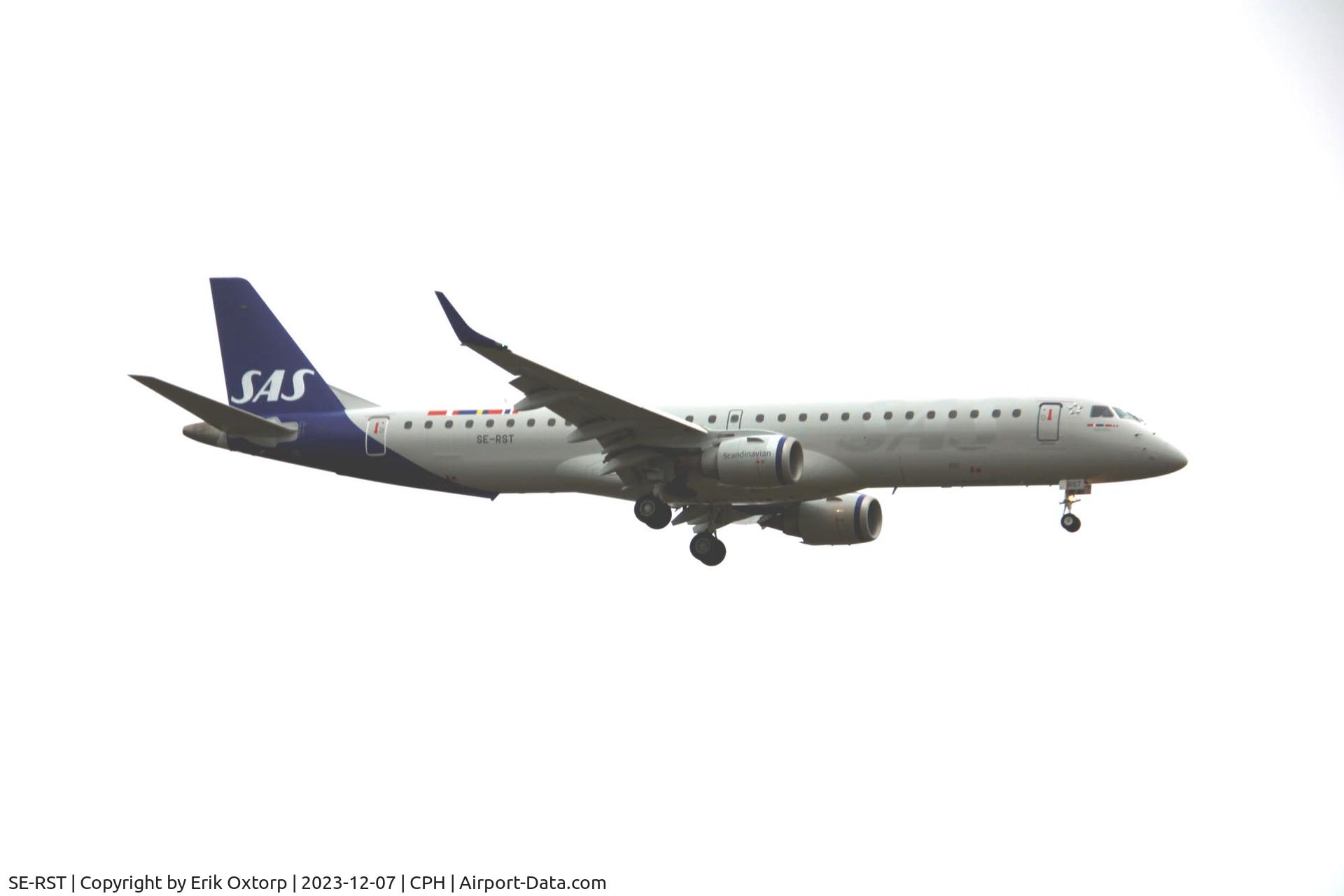 SE-RST, 2011 Embraer ERJ195LR (ERJ 190-200LR9 C/N 19000452, SE-RST landing rw 04L