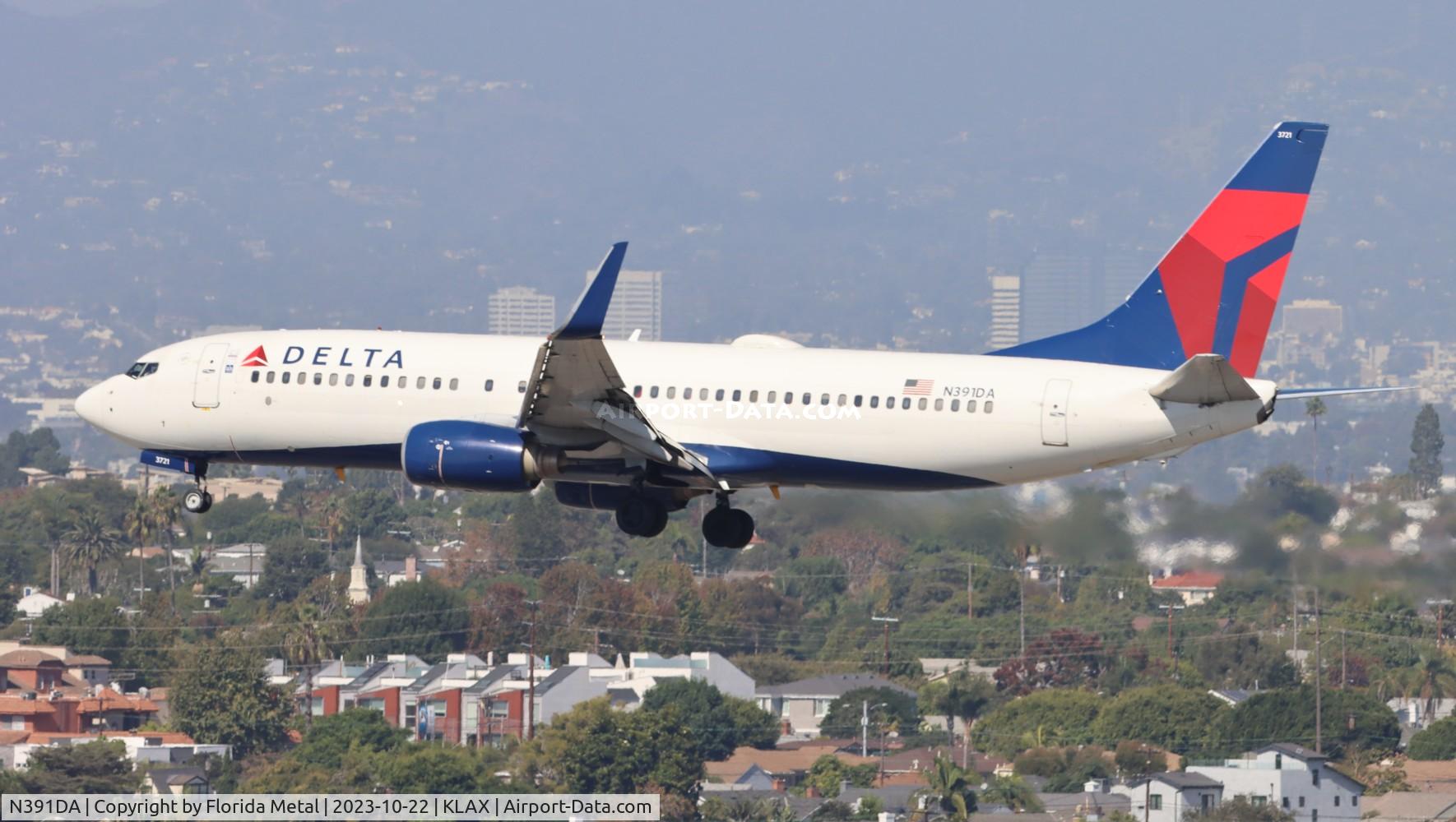 N391DA, 2000 Boeing 737-832 C/N 30560, DAL 738 zx PDX-LAX
