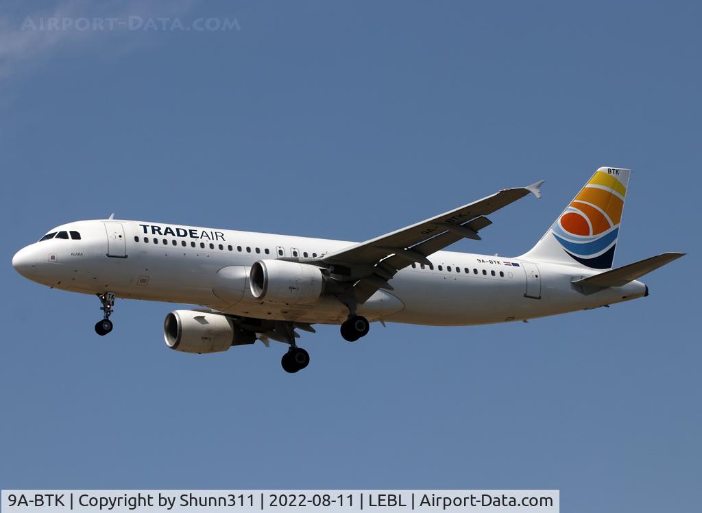 9A-BTK, 2005 Airbus A320-214 C/N 2569, Landing rwy 24R