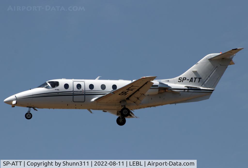 SP-ATT, 2006 Raytheon Beechjet 400A C/N RK-480, Landing rwy 24R