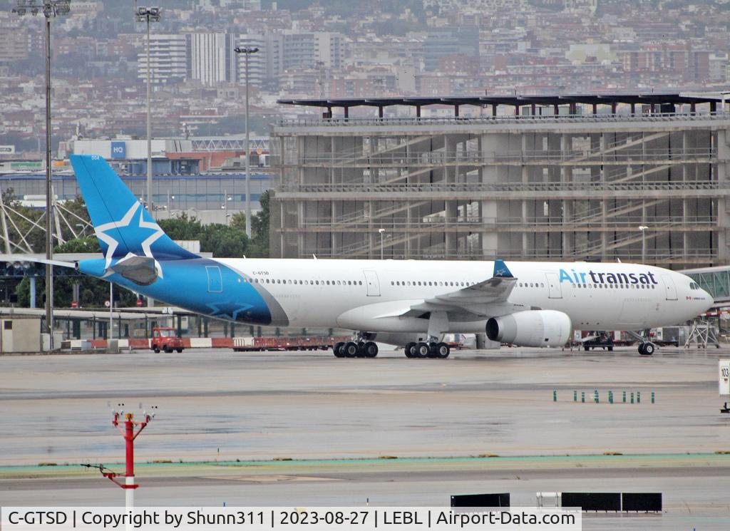 C-GTSD, 2001 Airbus A330-343X C/N 407, Arriving at the gate...