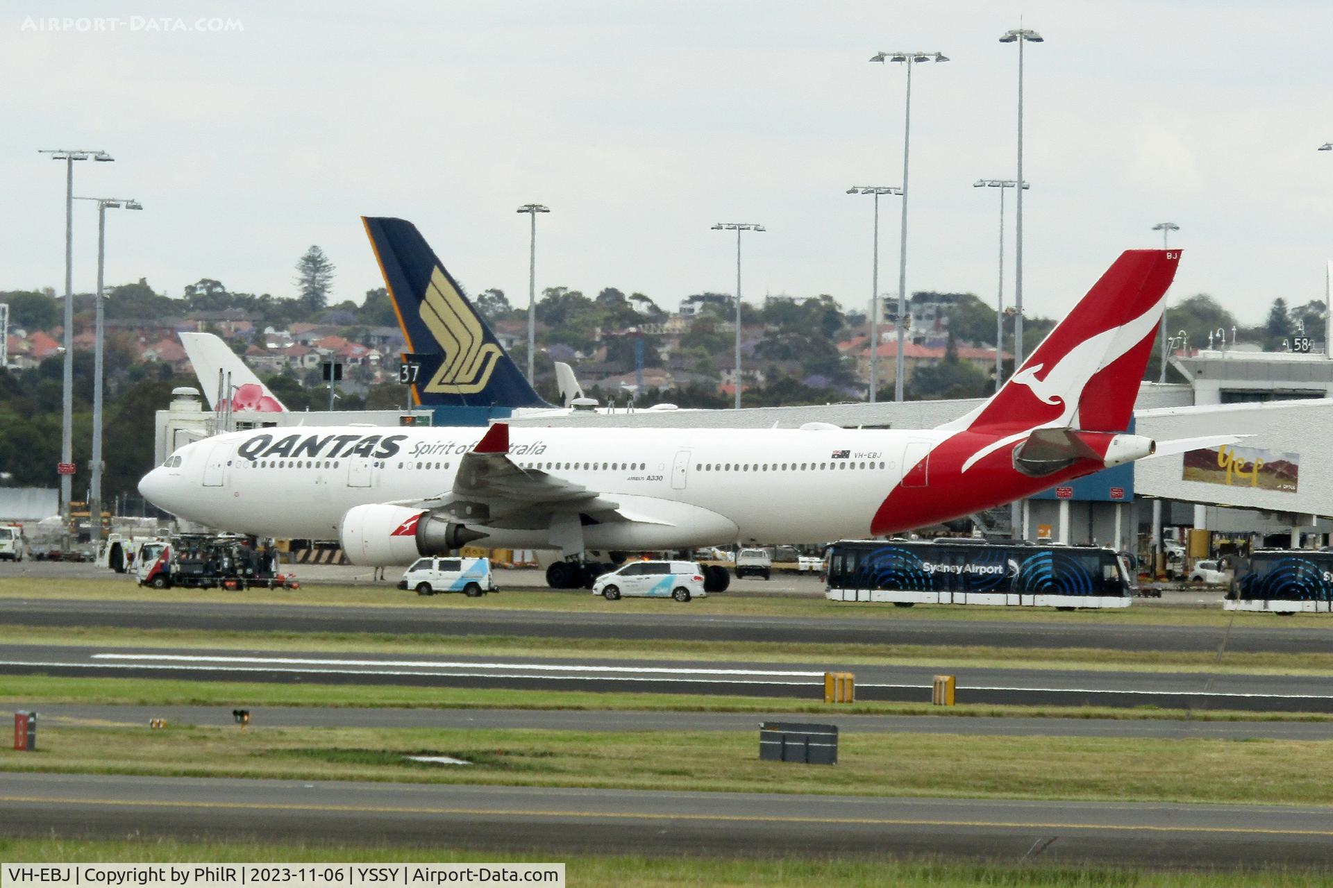 VH-EBJ, 1975 Boeing 747-238B C/N 21054, VH-EBJ 2008 Airbus A330-200 Qantas Sydney