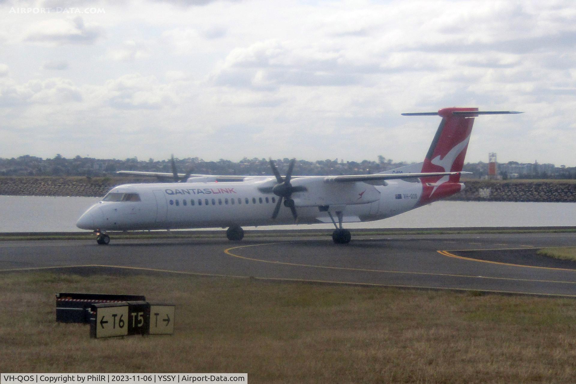 VH-QOS, 2009 De Havilland Canada DHC-8-402Q Dash 8 C/N 4263, VH-QOS 2009 DHC-8-402 QantasLink Sydney
