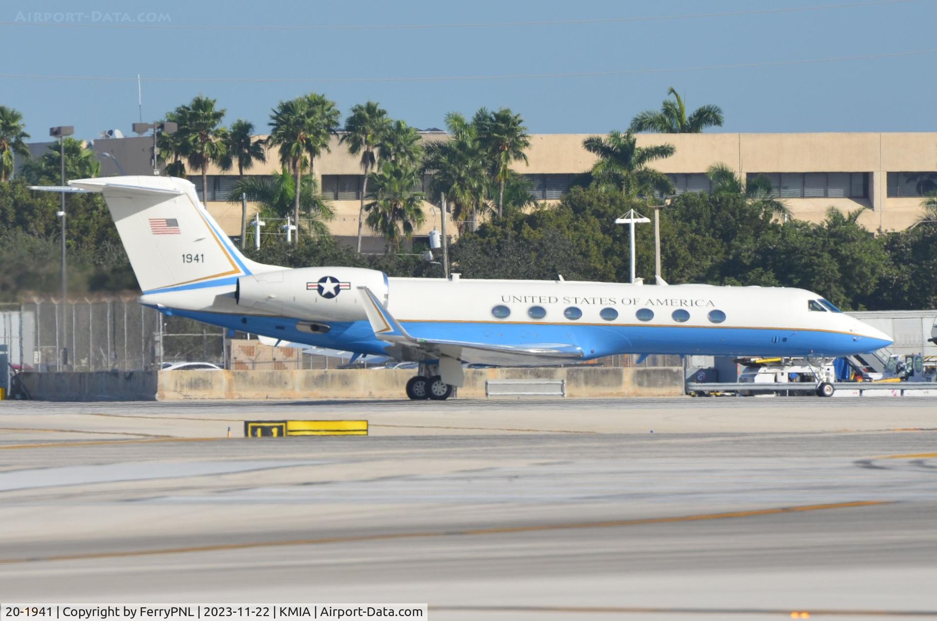 20-1941, 2020 Gulfstream C-37B Gulfstream 550 C/N 5613, USAF C-37B for departure