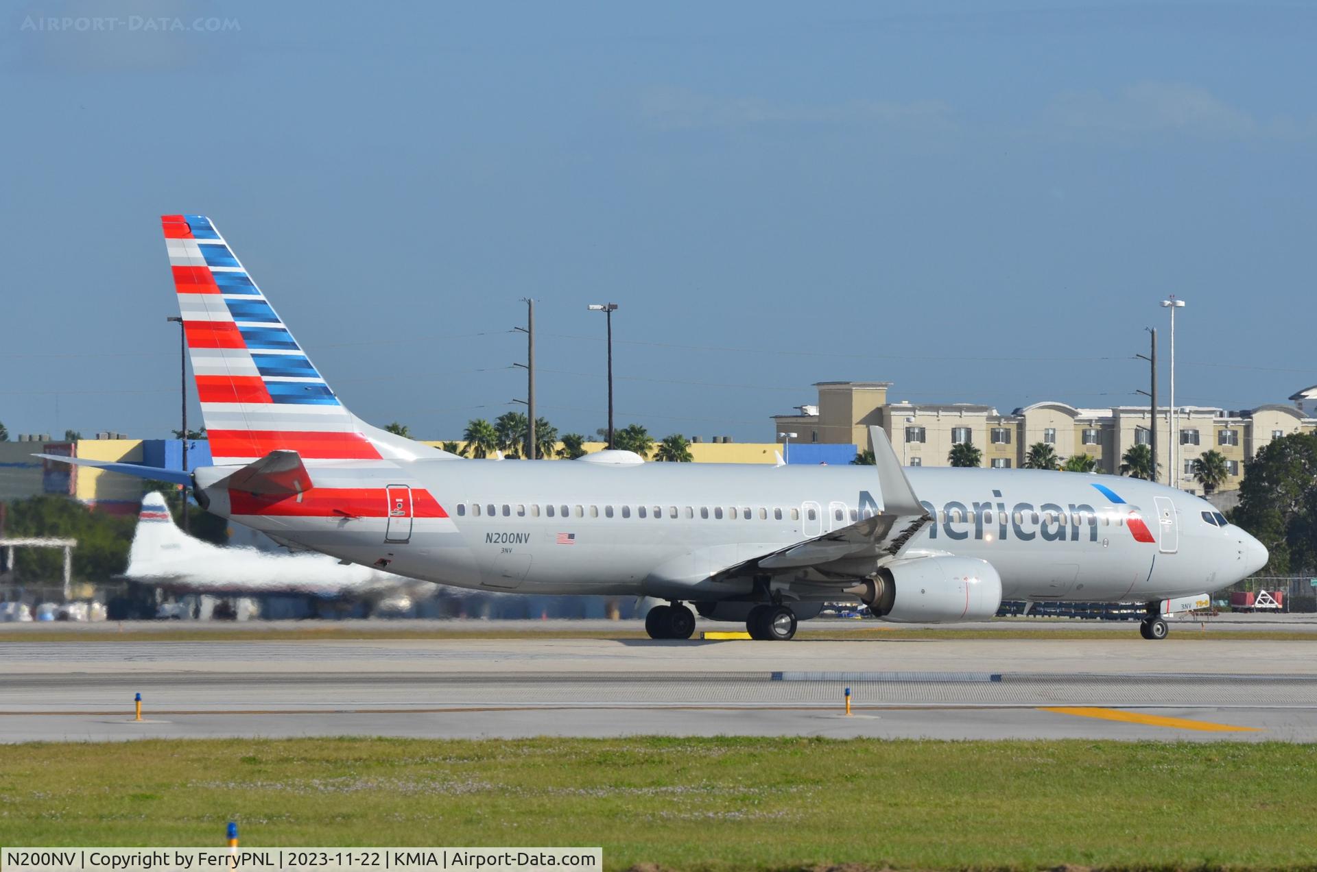 N200NV, 2016 Boeing 737-823 C/N 33341, B738 of AA for departure