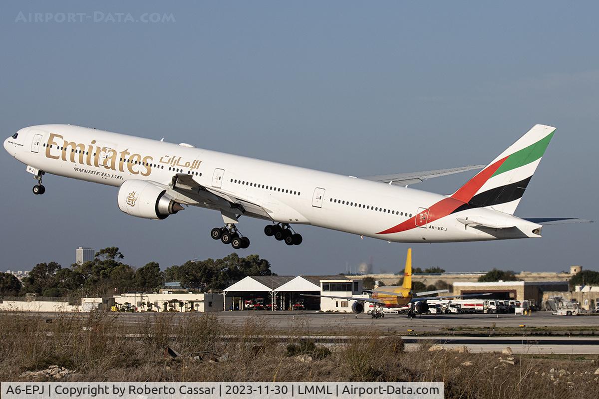 A6-EPJ, 2016 Boeing 777-36N/ER C/N 32787, Runway 31