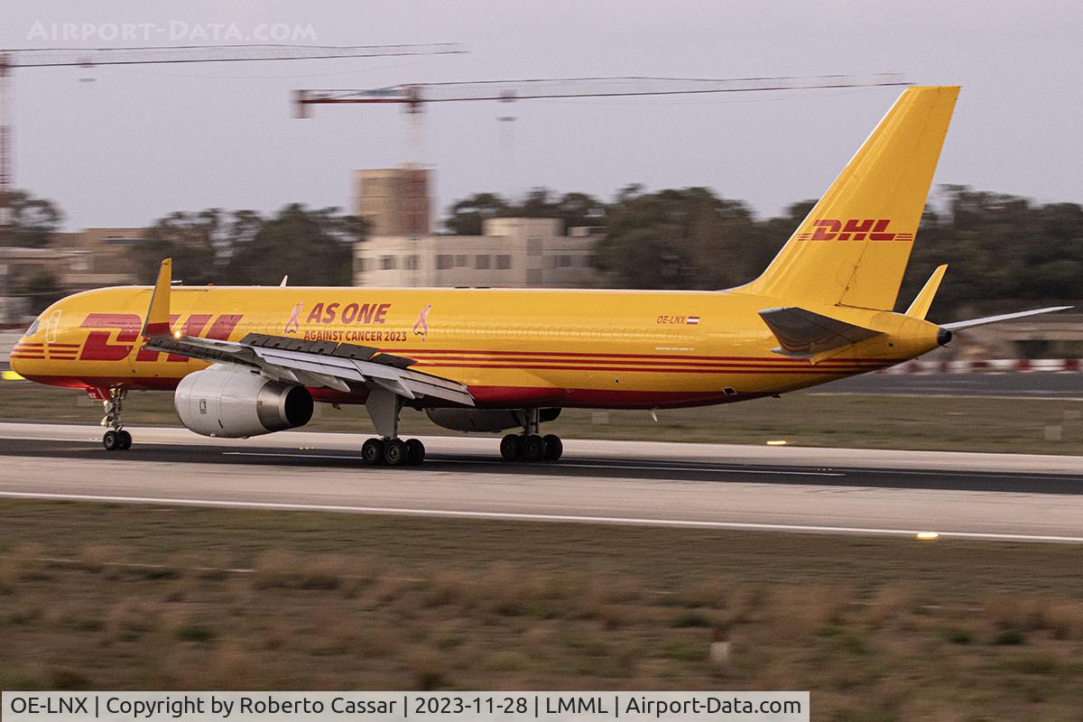 OE-LNX, 1999 Boeing 757-223F C/N 29589, Runway 31