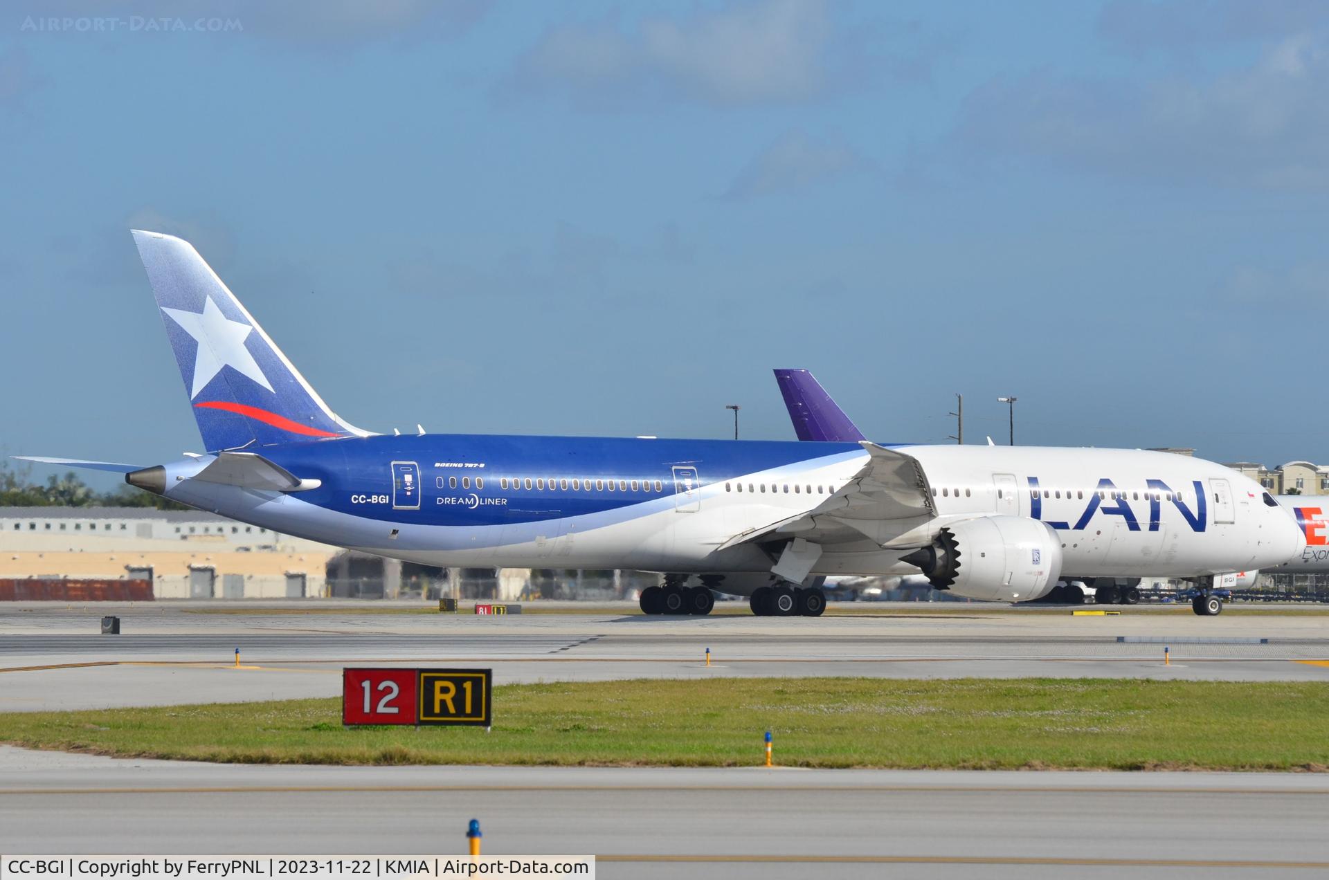 CC-BGI, 2016 Boeing 787-9 Dreamliner Dreamliner C/N 38764, LAN - LATAM B789 still in former uniform departing MIA