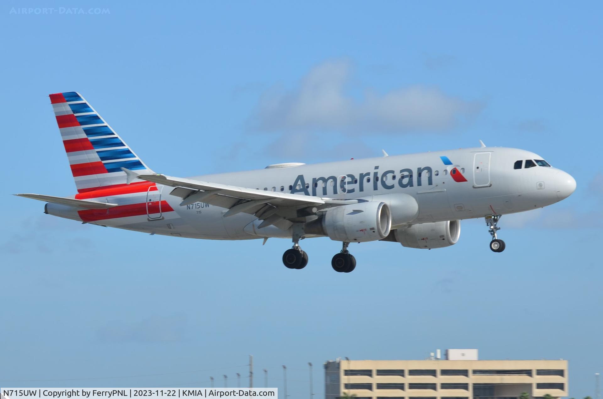 N715UW, 1999 Airbus A319-112 C/N 1051, American A319 landing