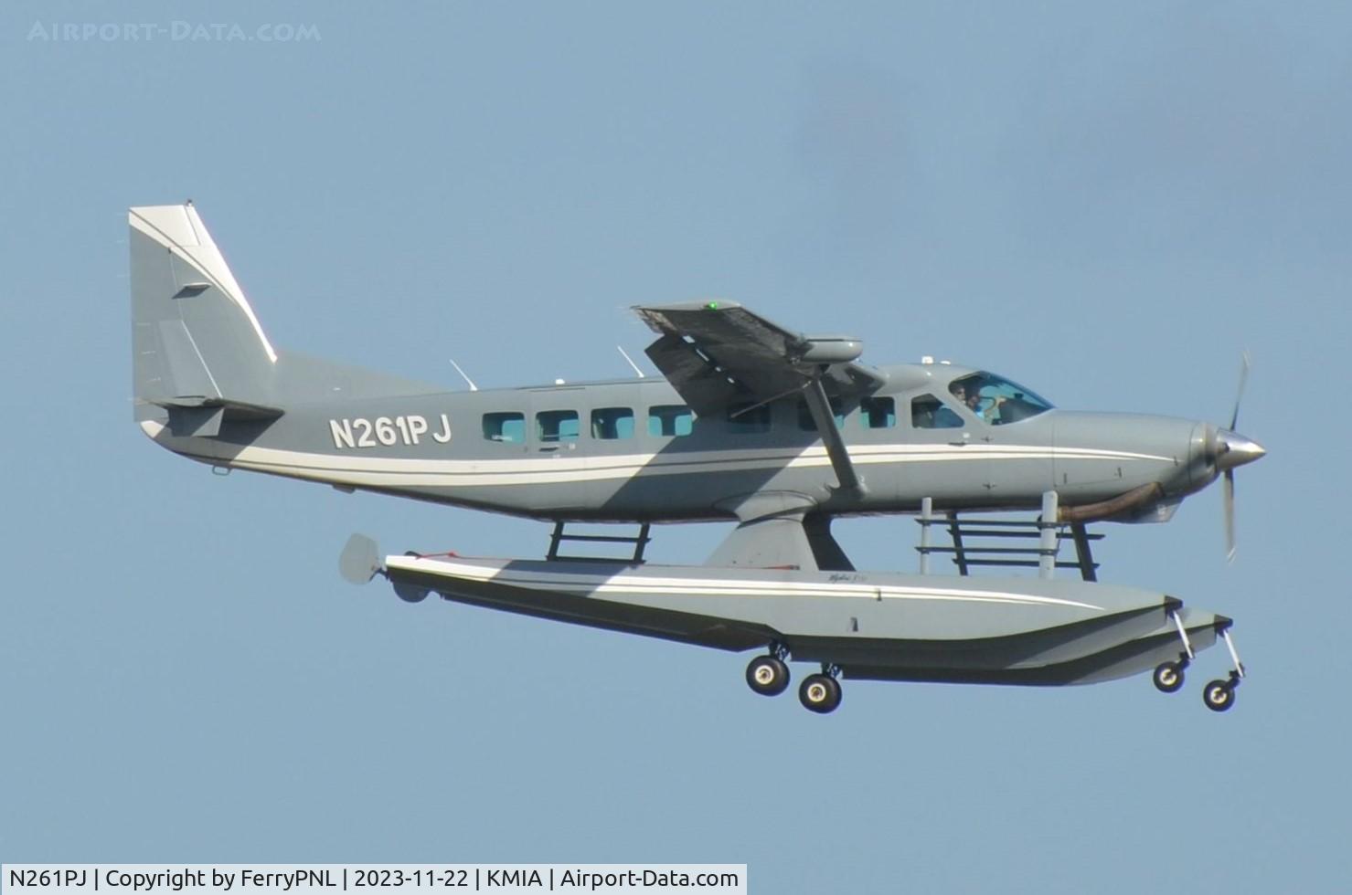 N261PJ, 2018 Cessna 208B EX Caravan 1 C/N 208B5426, Fly PJ Ce208B arriving