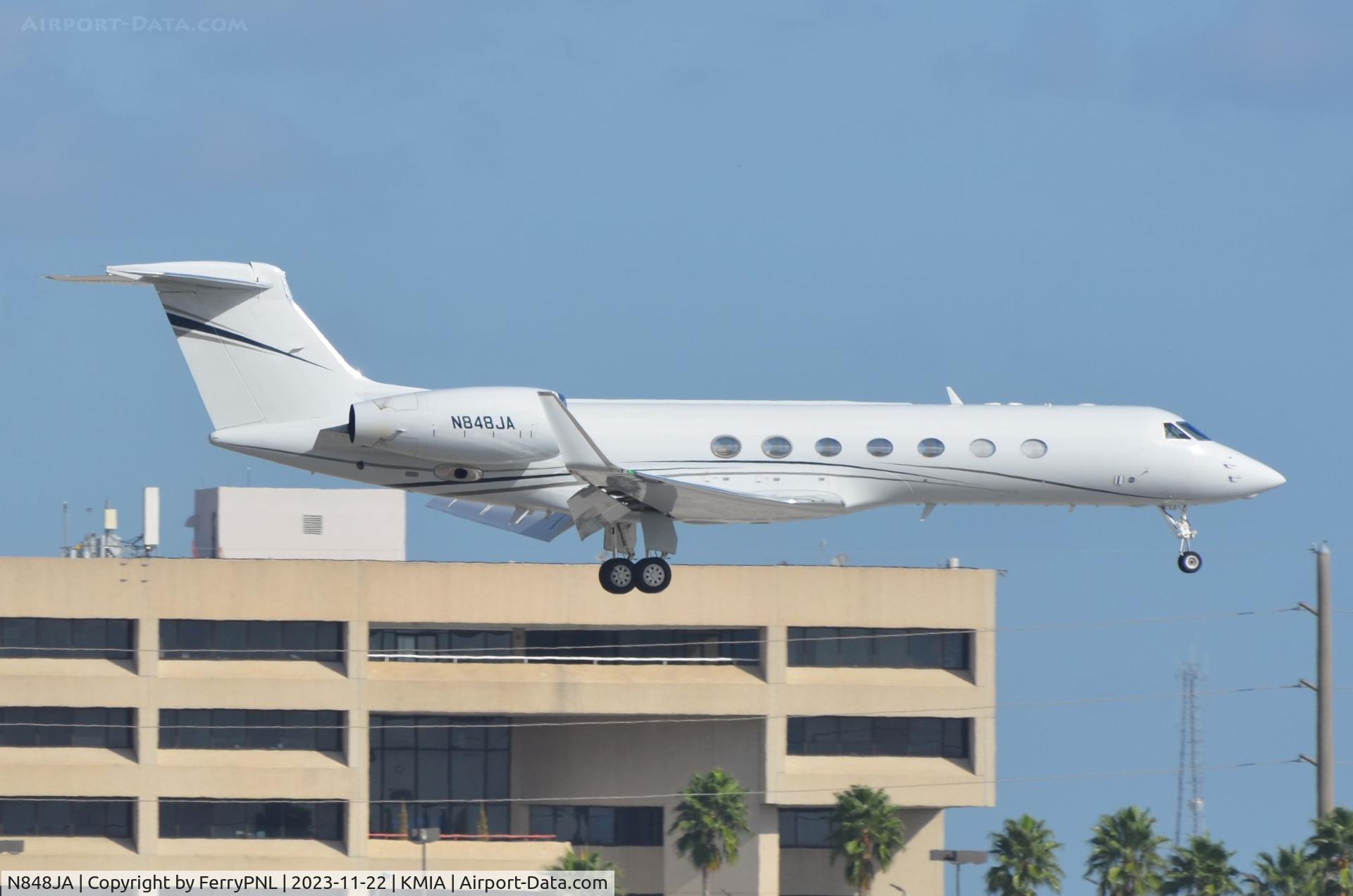 N848JA, 2004 Gulfstream Aerospace GV-SP (G550) C/N 5047, DS Advisors G550 arriving