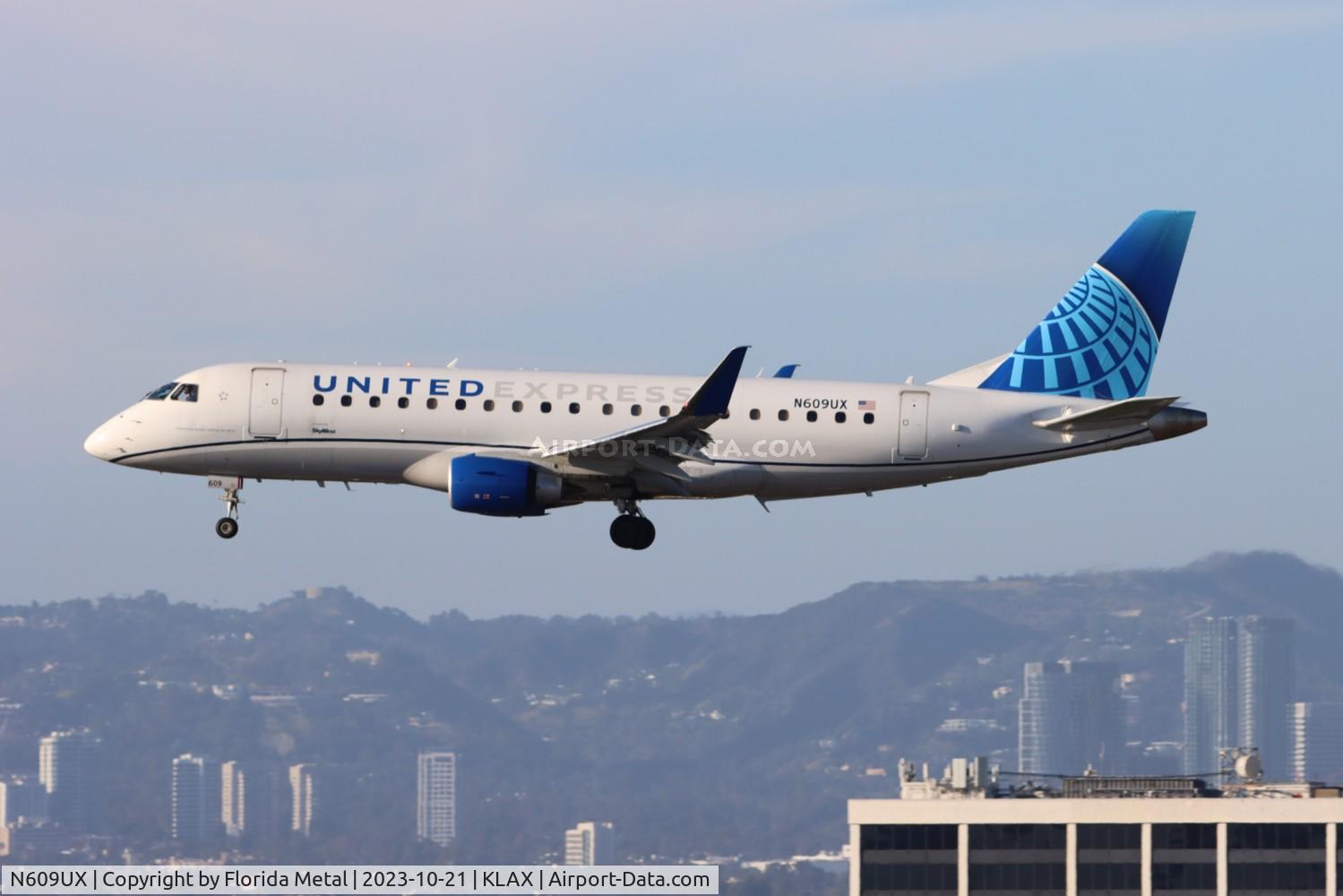 N609UX, 2019 Embraer ERJ-175LL (ERJ-170-200LL) C/N 17000807, SKW/UE E175 zx RNO-LAX