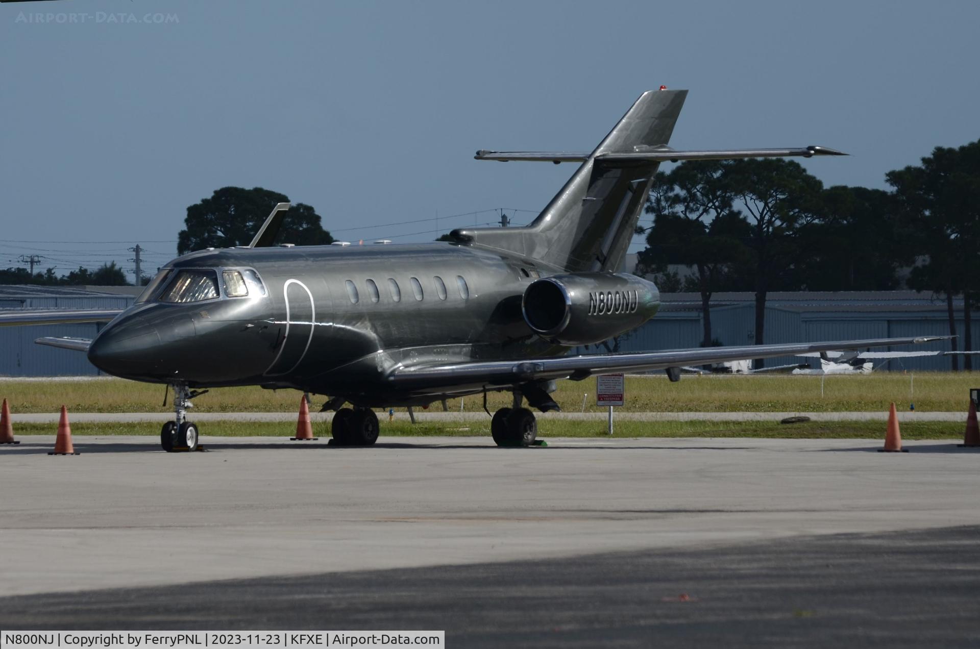 N800NJ, 2000 Hawker 800XP C/N 258483, Black HS800XP in FXE