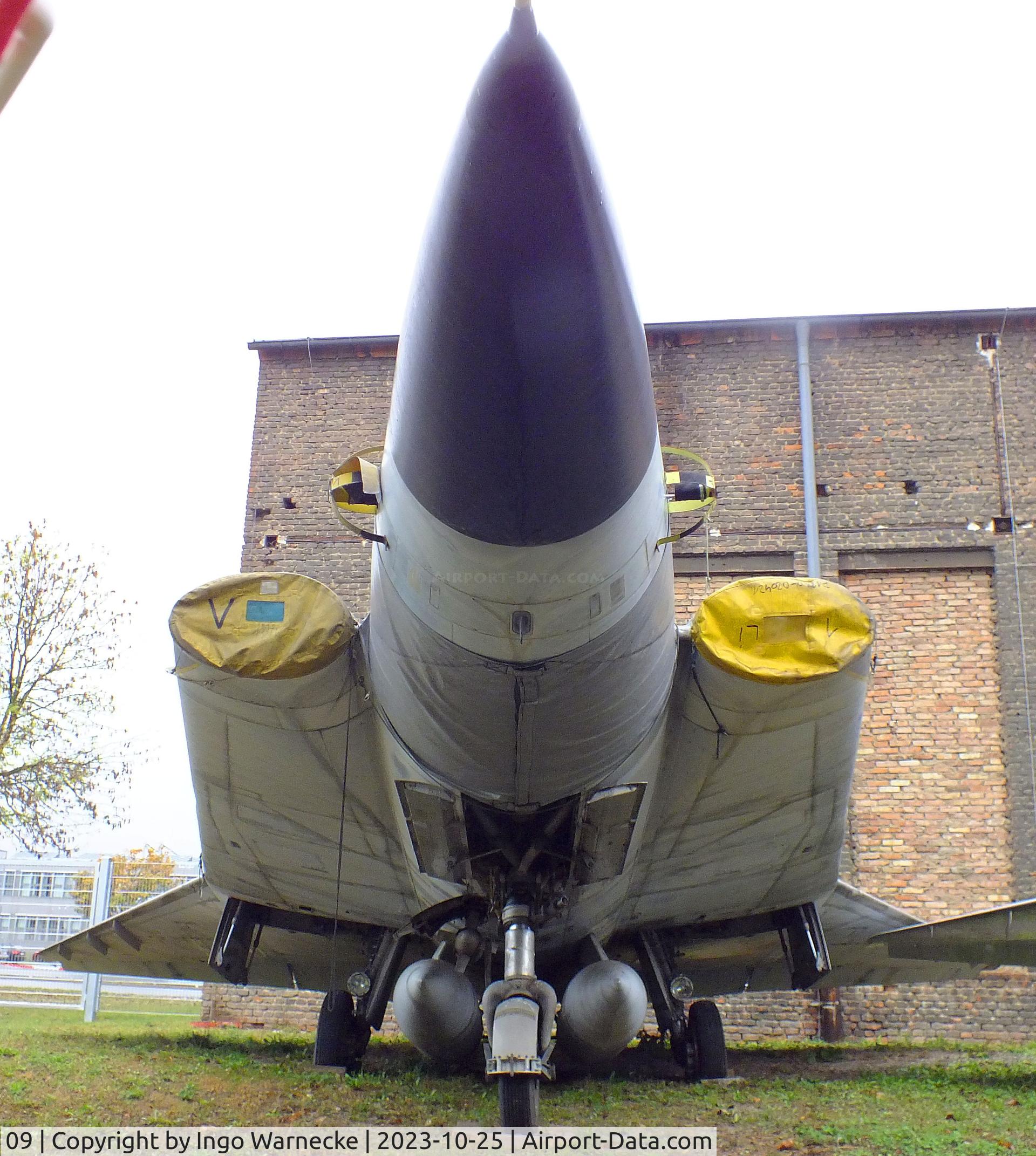 09, Saab J-35Oe MkII Draken C/N 35-1409, SAAB J35Oe Mk II Draken at the Militärluftfahrt-Museum (Museum of Austrian Military Aviation), Zeltweg