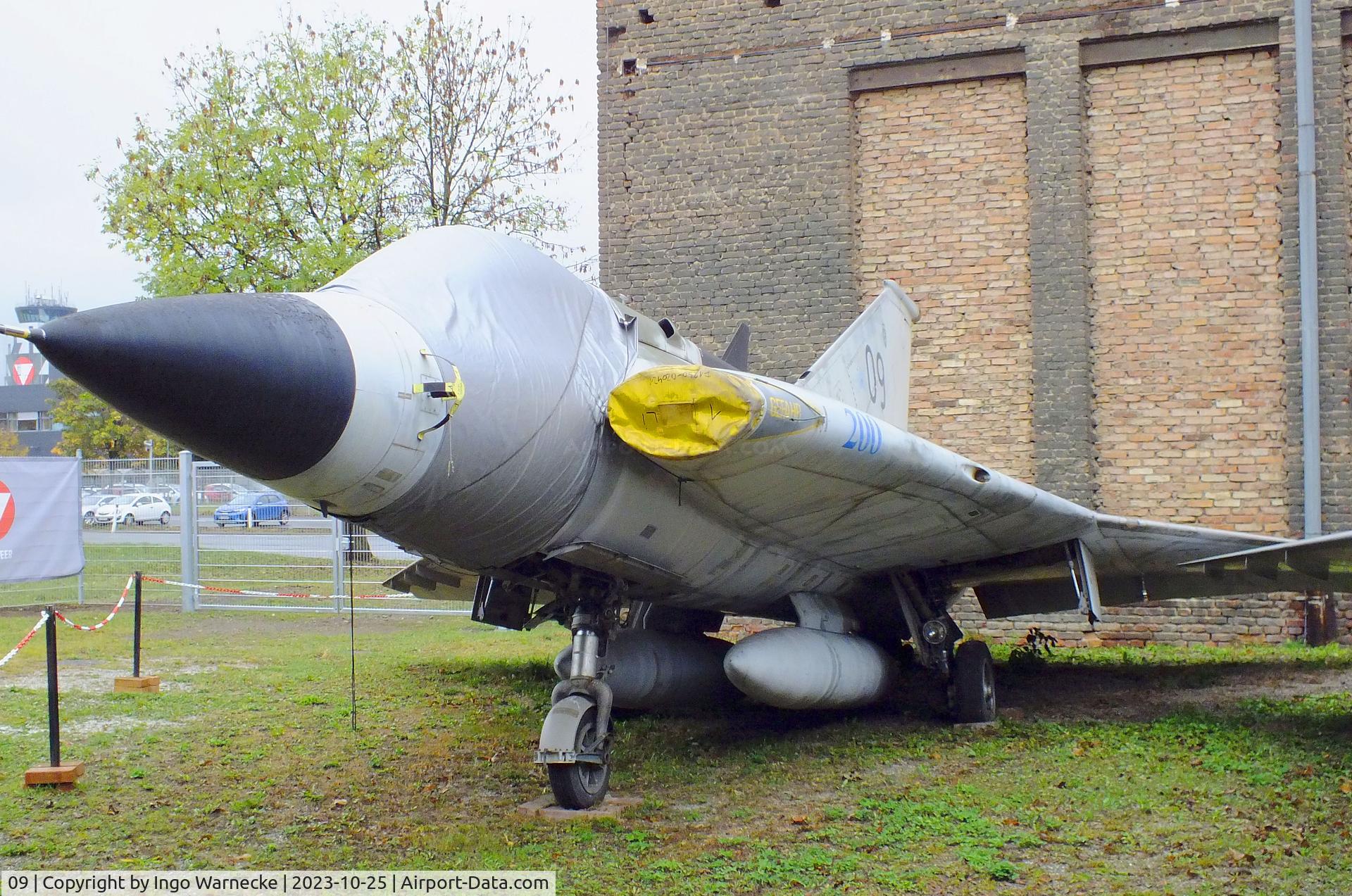 09, Saab J-35Oe MkII Draken C/N 35-1409, SAAB J35Oe Mk II Draken at the Militärluftfahrt-Museum (Museum of Austrian Military Aviation), Zeltweg