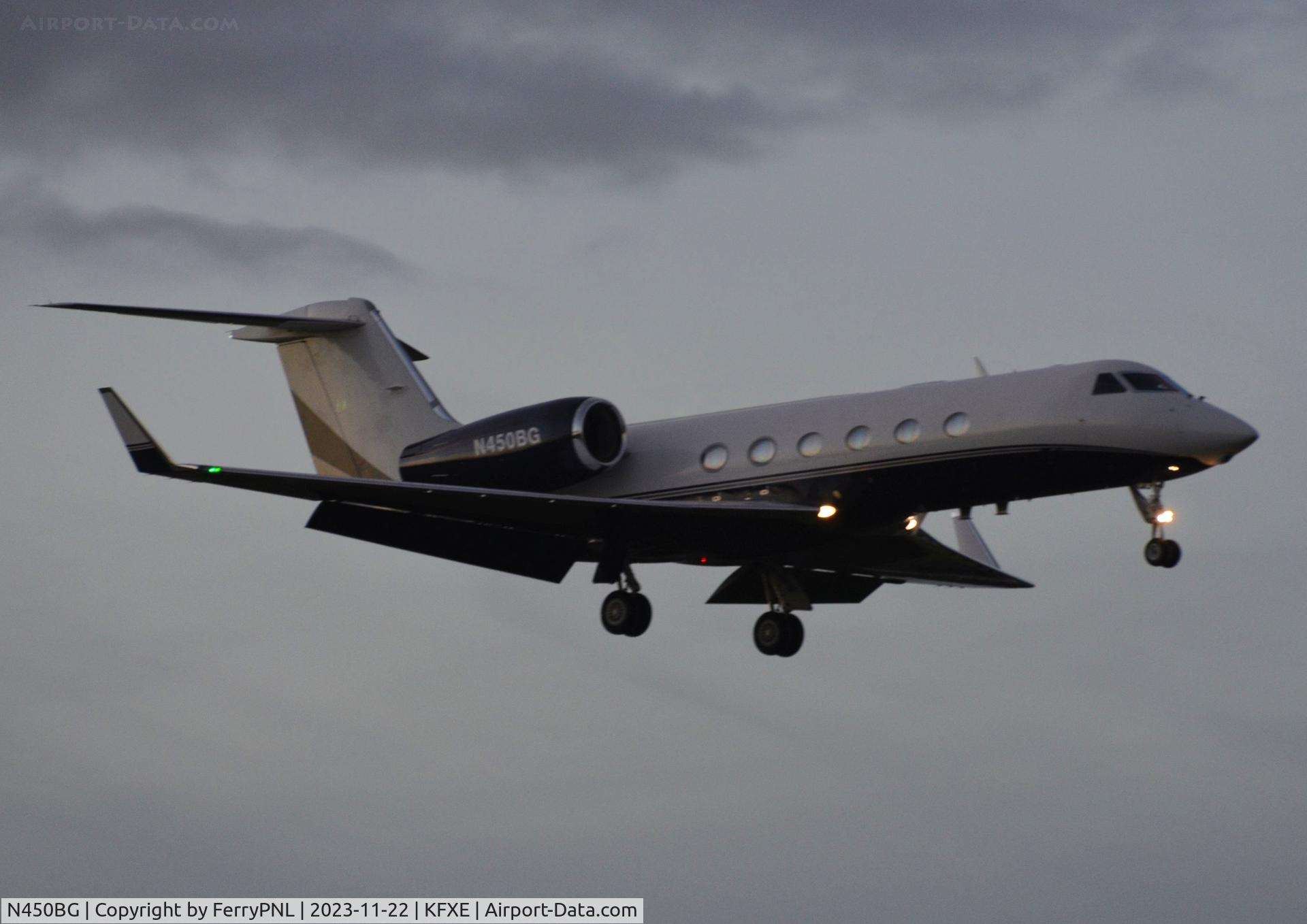 N450BG, 2007 Gulfstream G450 C/N 4081, G450 landing at dusk