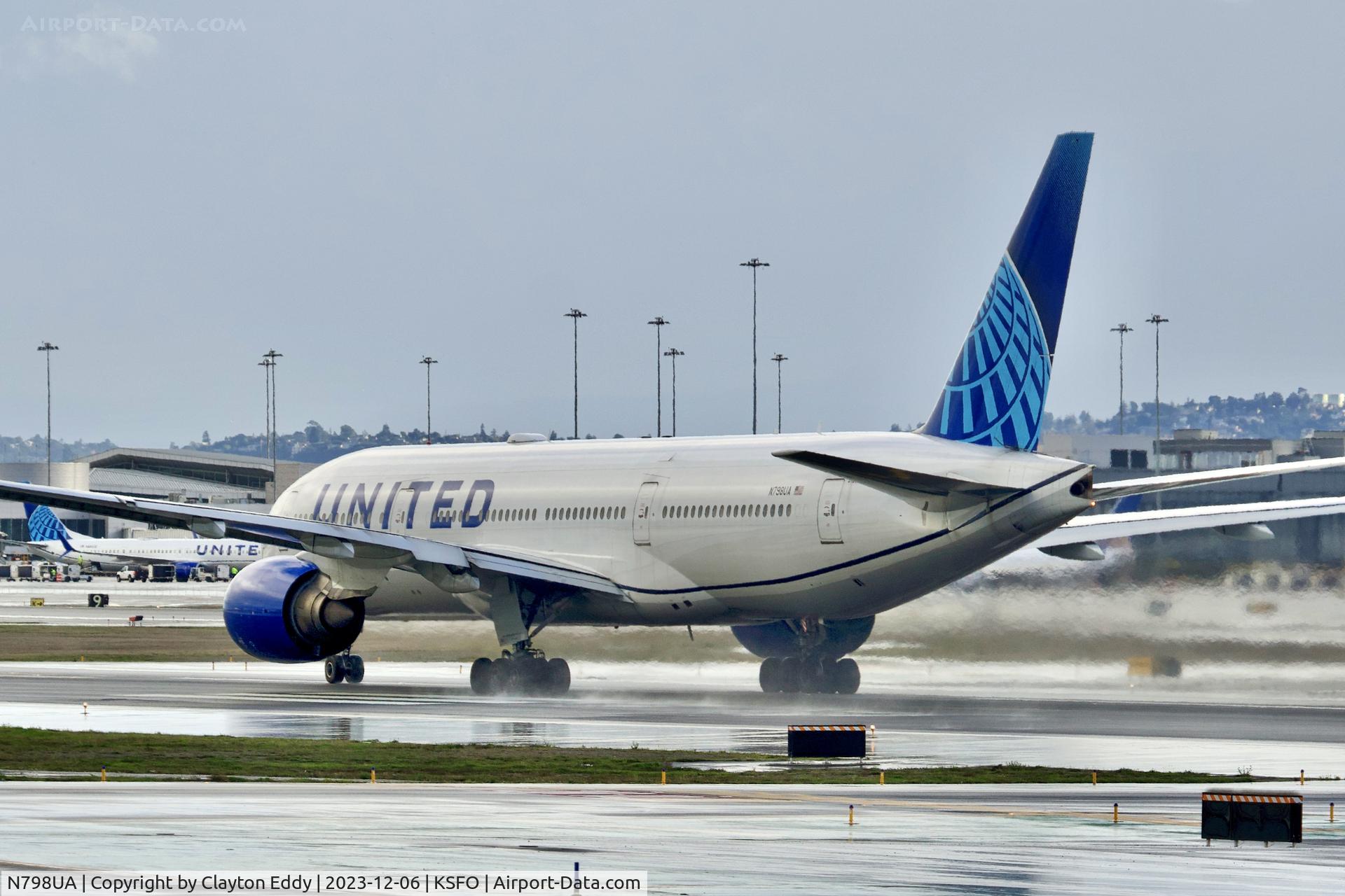 N798UA, 1998 Boeing 777-222ER C/N 26928, Runway 10 SFO 2023.