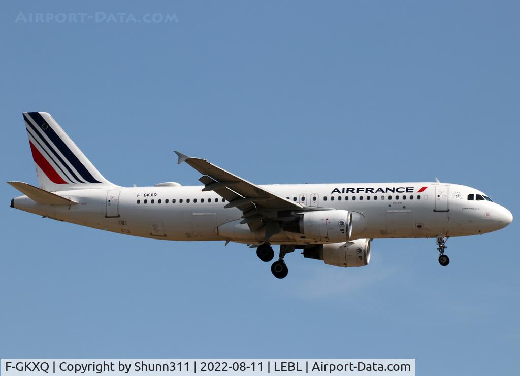 F-GKXQ, 2009 Airbus A320-214 C/N 3777, Landing rwy 24R in modified new c/s