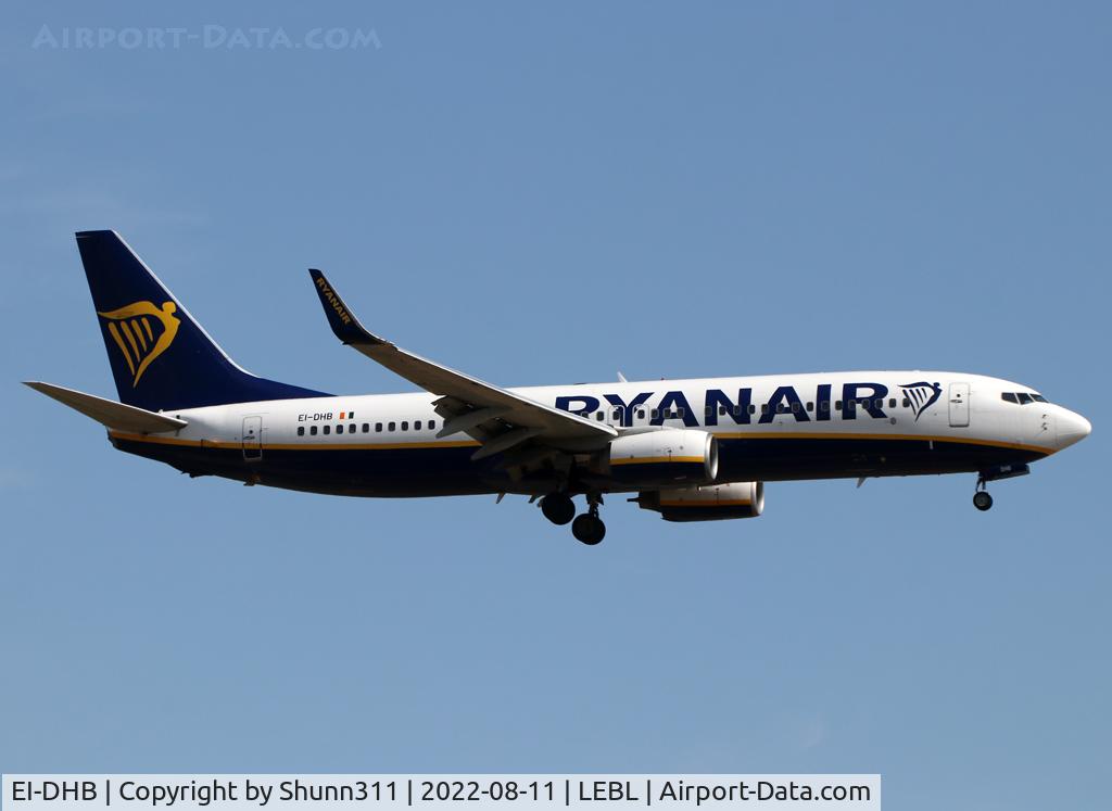 EI-DHB, 2005 Boeing 737-8AS C/N 33572, Landing rwy 24R