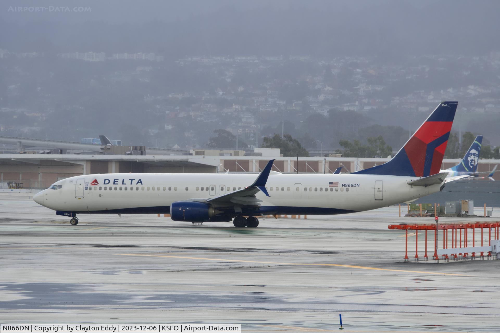 N866DN, 2016 Boeing 737-932/ER C/N 31977, SFO 2023.