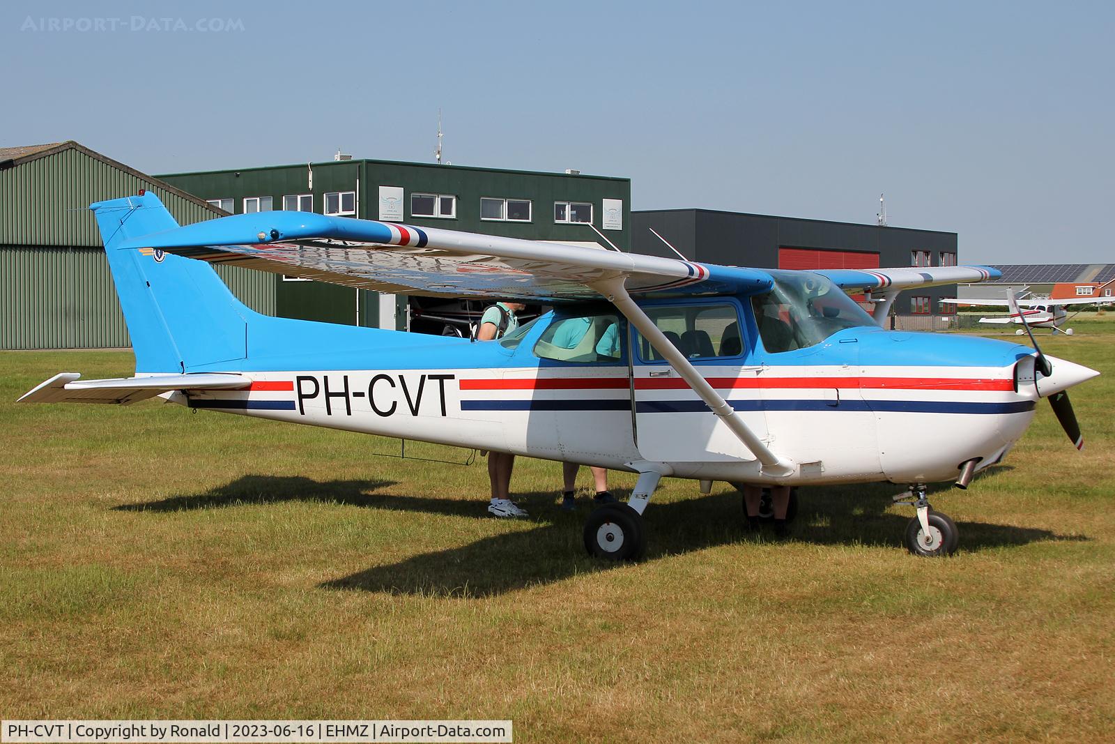 PH-CVT, Cessna 172P C/N 17275333, at ehmz