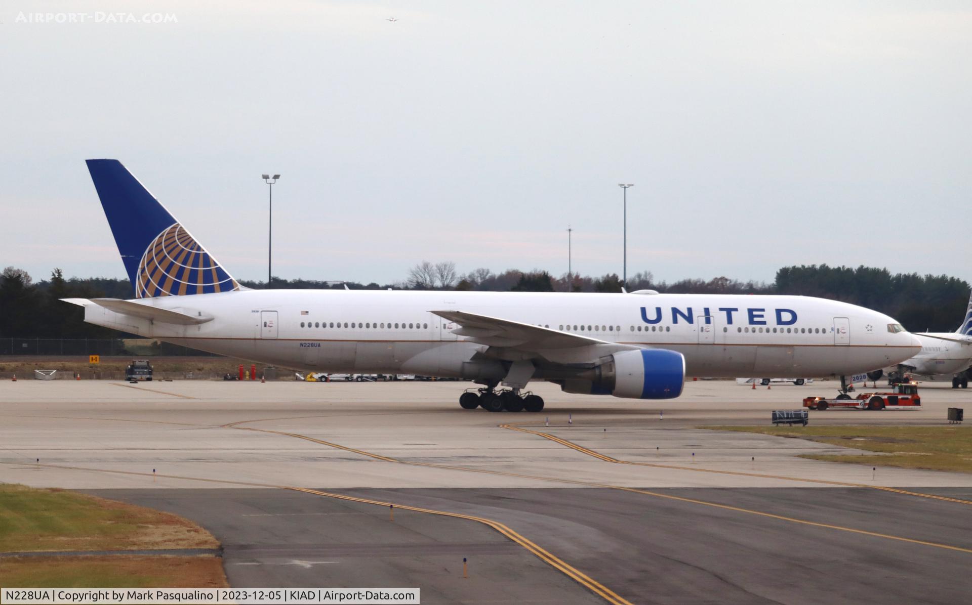 N228UA, 2002 Boeing 777-222 C/N 30556, Boeing 777-222