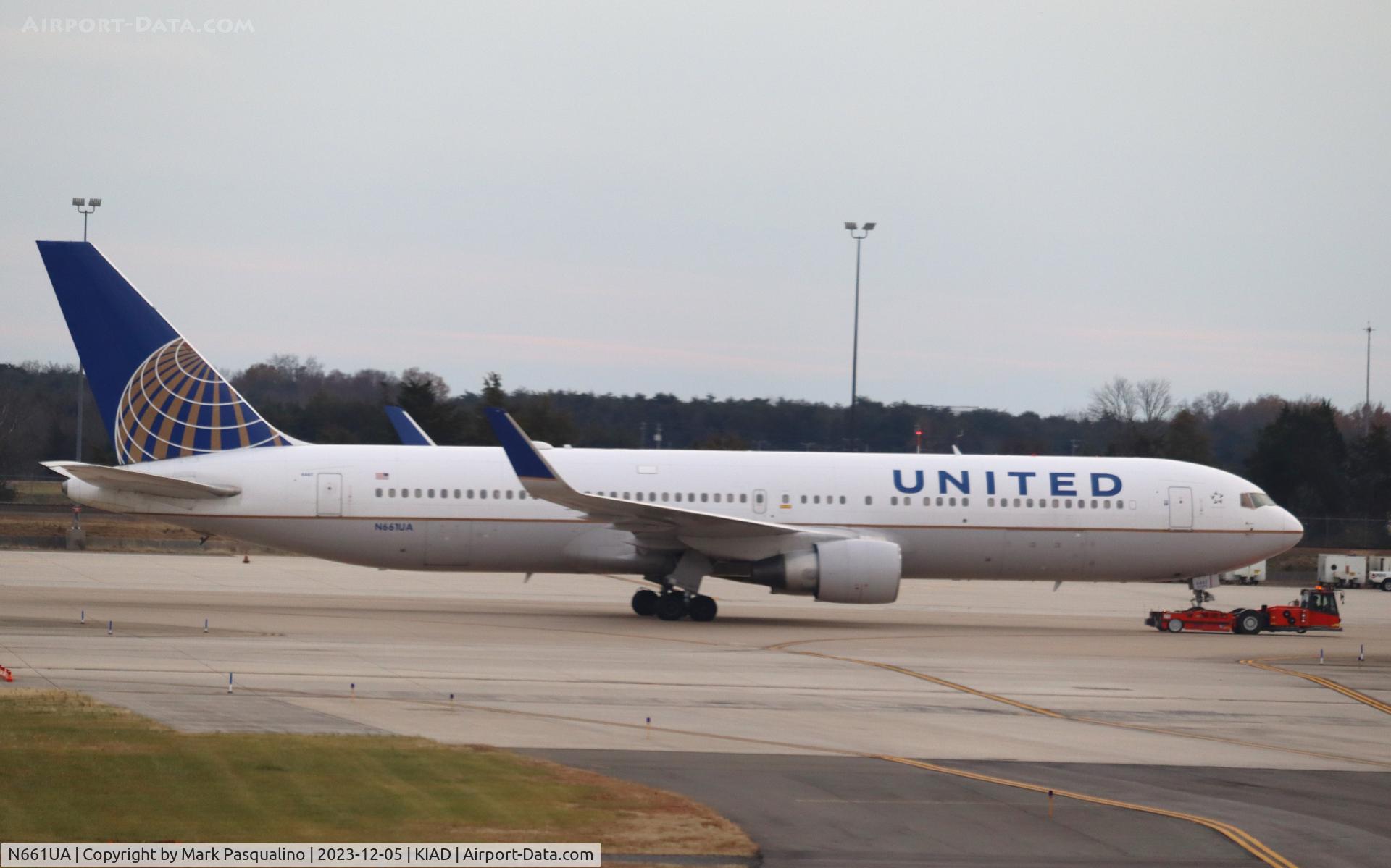 N661UA, 1993 Boeing 767-322 C/N 27158, Boeing 767-322