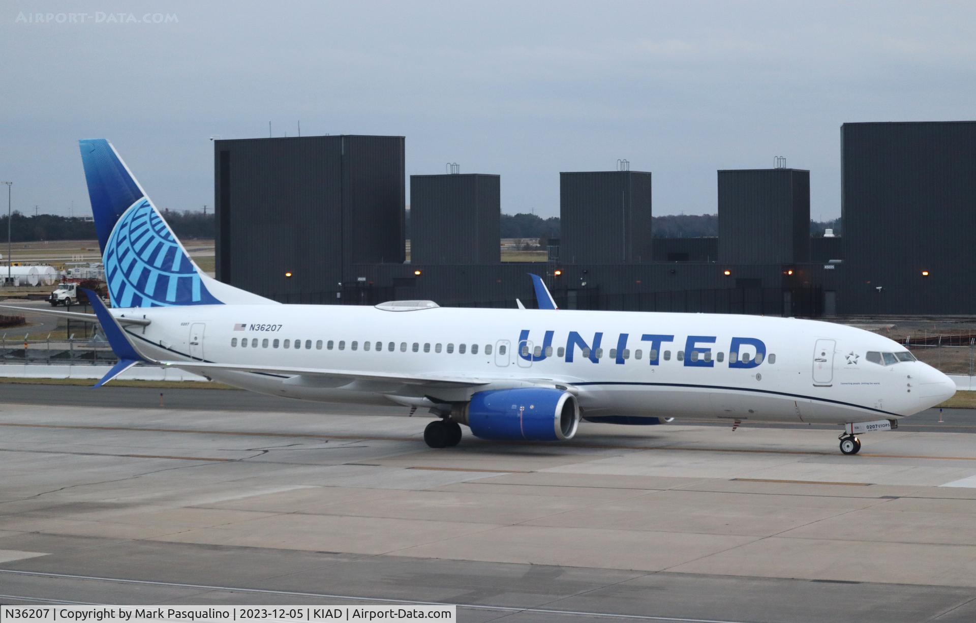N36207, 2000 Boeing 737-824 C/N 30579, Boeing 737-824