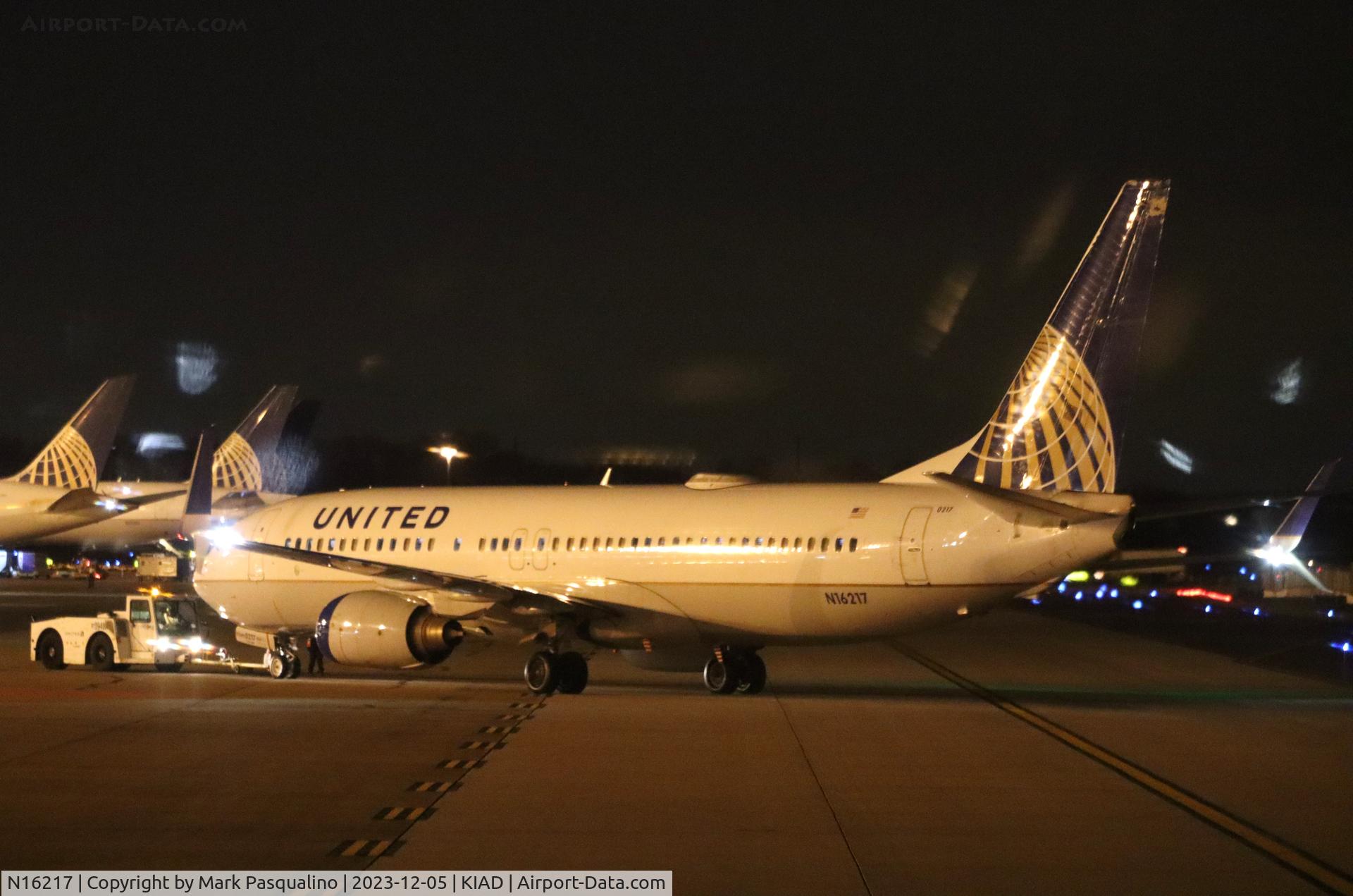 N16217, 1998 Boeing 737-824 C/N 28777, Boeing 737-824
