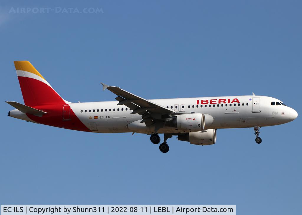 EC-ILS, 2002 Airbus A320-214 C/N 1809, Landing rwy 24R in new c/s