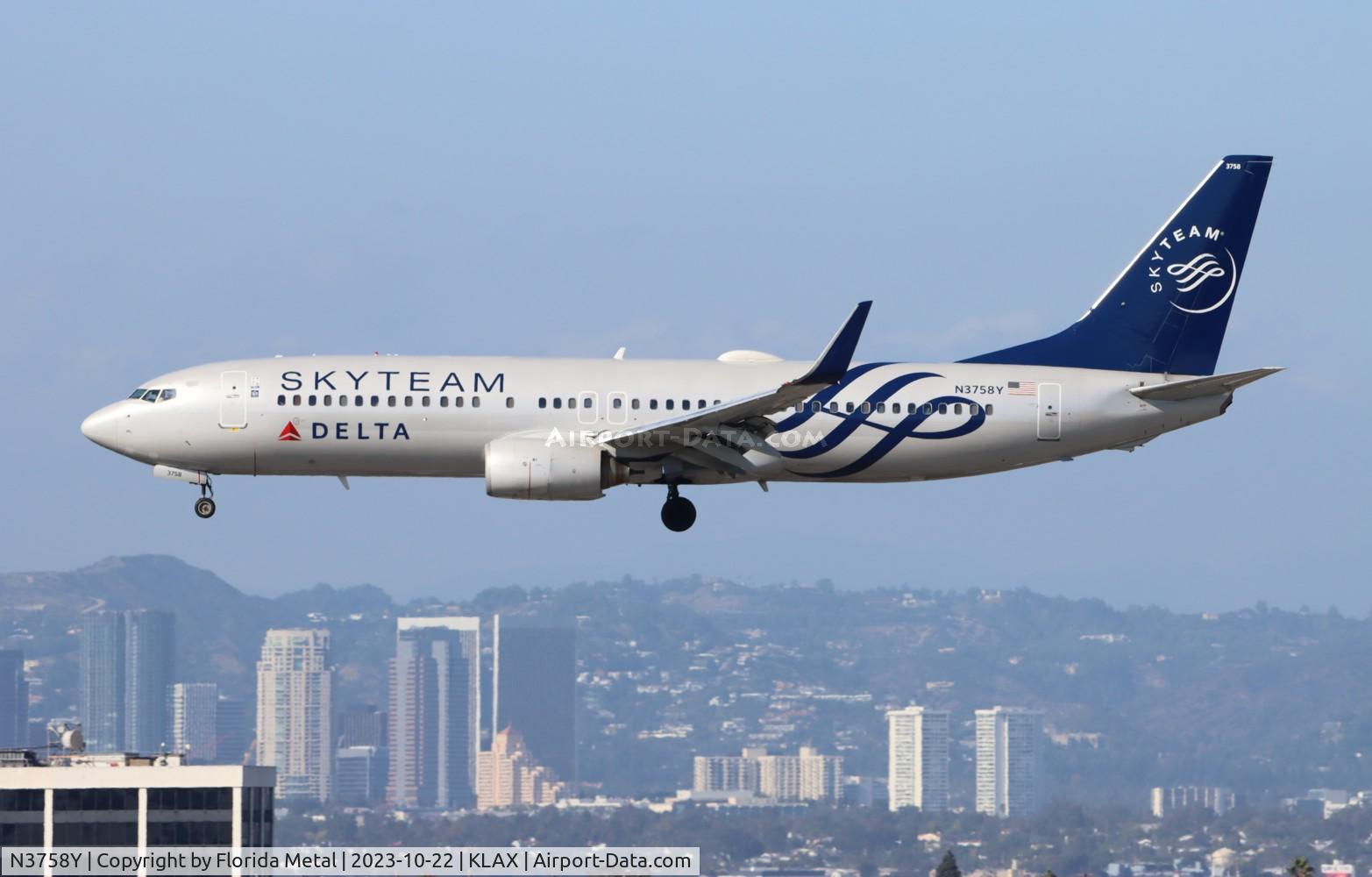 N3758Y, 2001 Boeing 737-832 C/N 30814, DAL 738 zx SEA-LAX