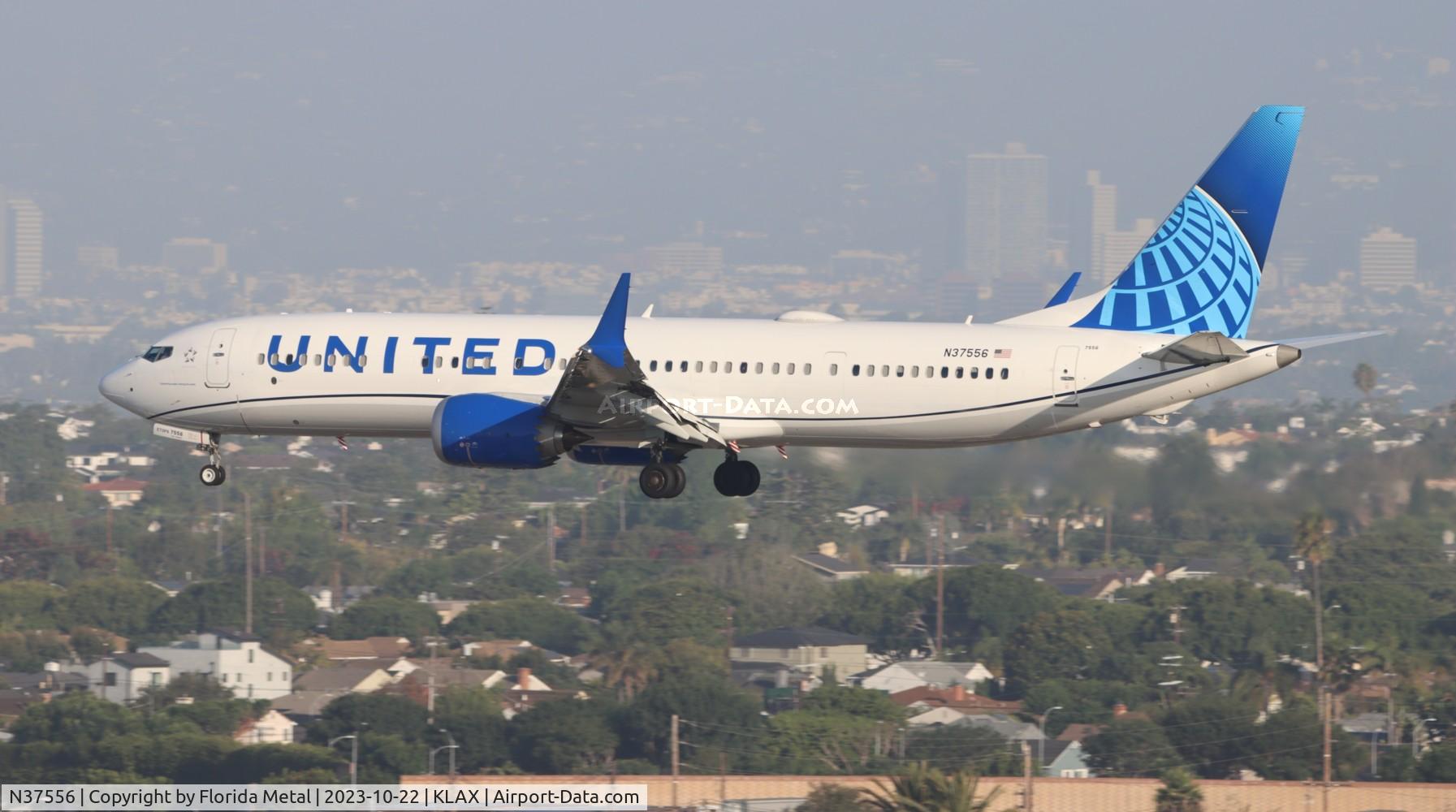 N37556, 2023 Boeing 737-9 MAX C/N 67579, UAL 737-9 nc zx SFO-LAX