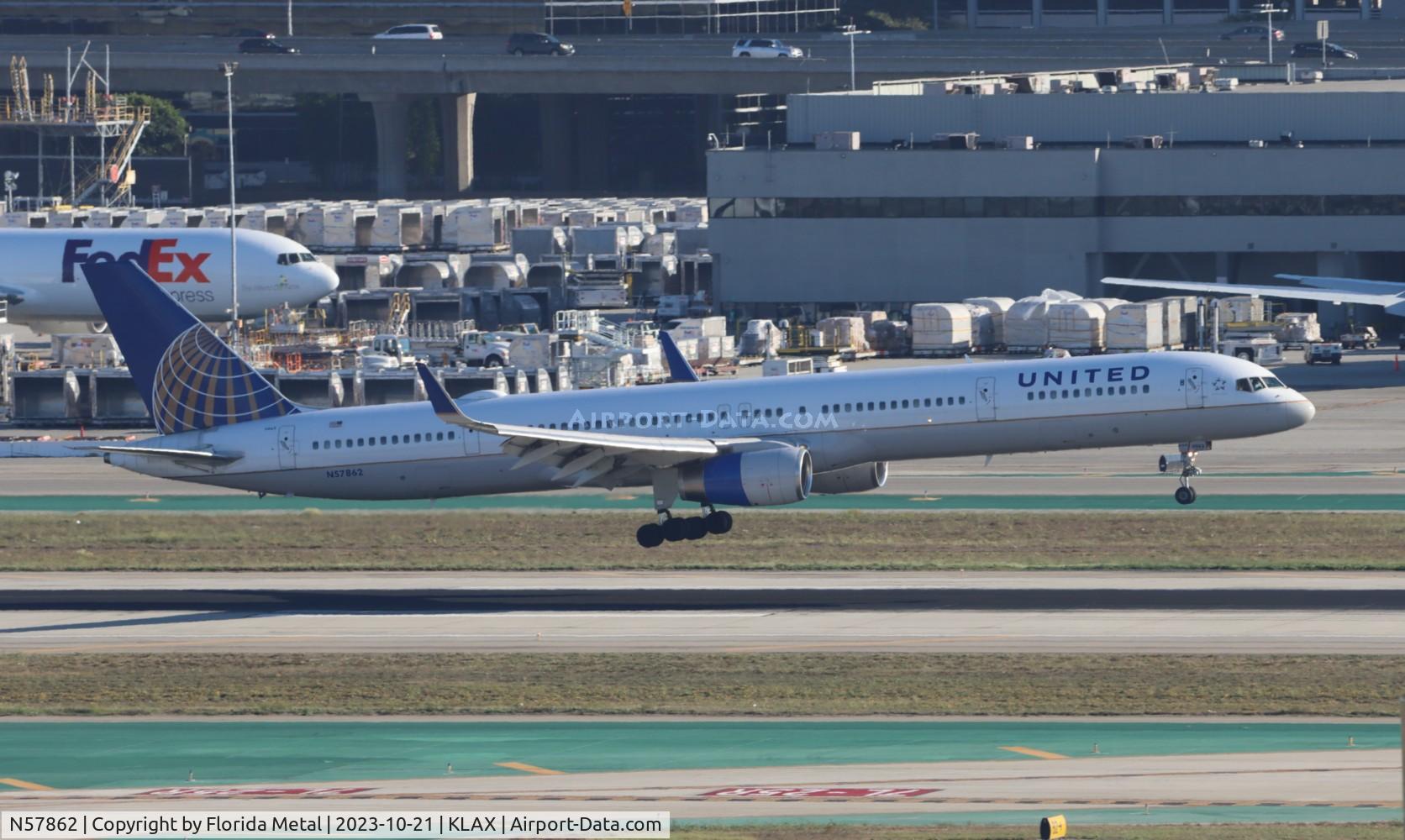 N57862, 2001 Boeing 757-33N C/N 32586, UAL 753 oc zx KORD-LAX
