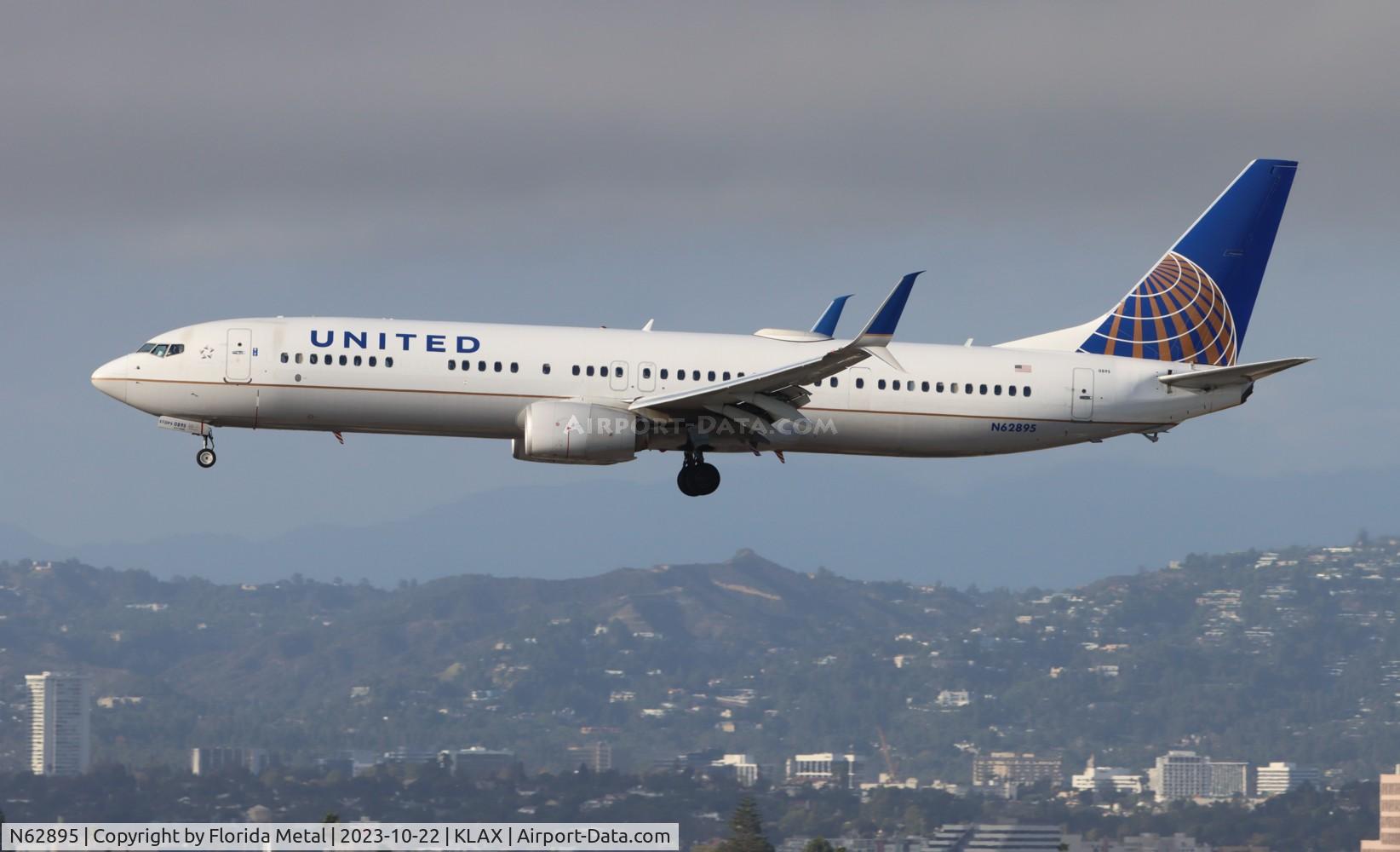 N62895, 2016 Boeing 737-924/ER C/N 62769, UAL 739 oc zx HNL-LAX