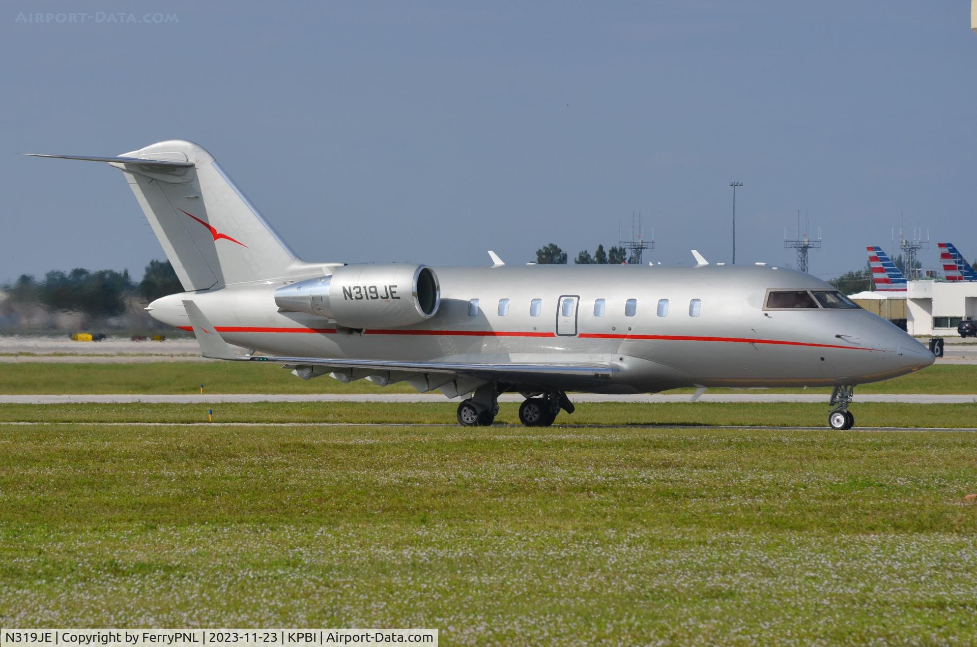 N319JE, 2010 Bombardier Challenger 605 (CL-600-2B16) C/N 5845, Vistajet CL605 taxying past after arrival