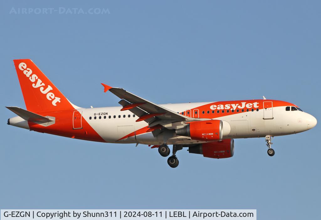G-EZGN, 2011 Airbus A319-111 C/N 4781, Landing rwy 24R in new c/s
