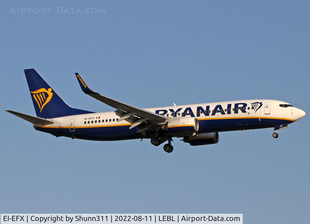 EI-EFX, 2009 Boeing 737-8AS C/N 35019, Landing rwy 24R