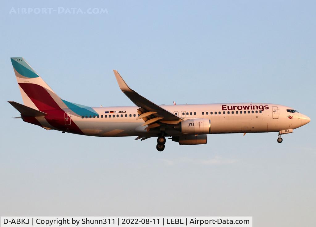 D-ABKJ, 2010 Boeing 737-86J C/N 37749, Landing rwy 24R