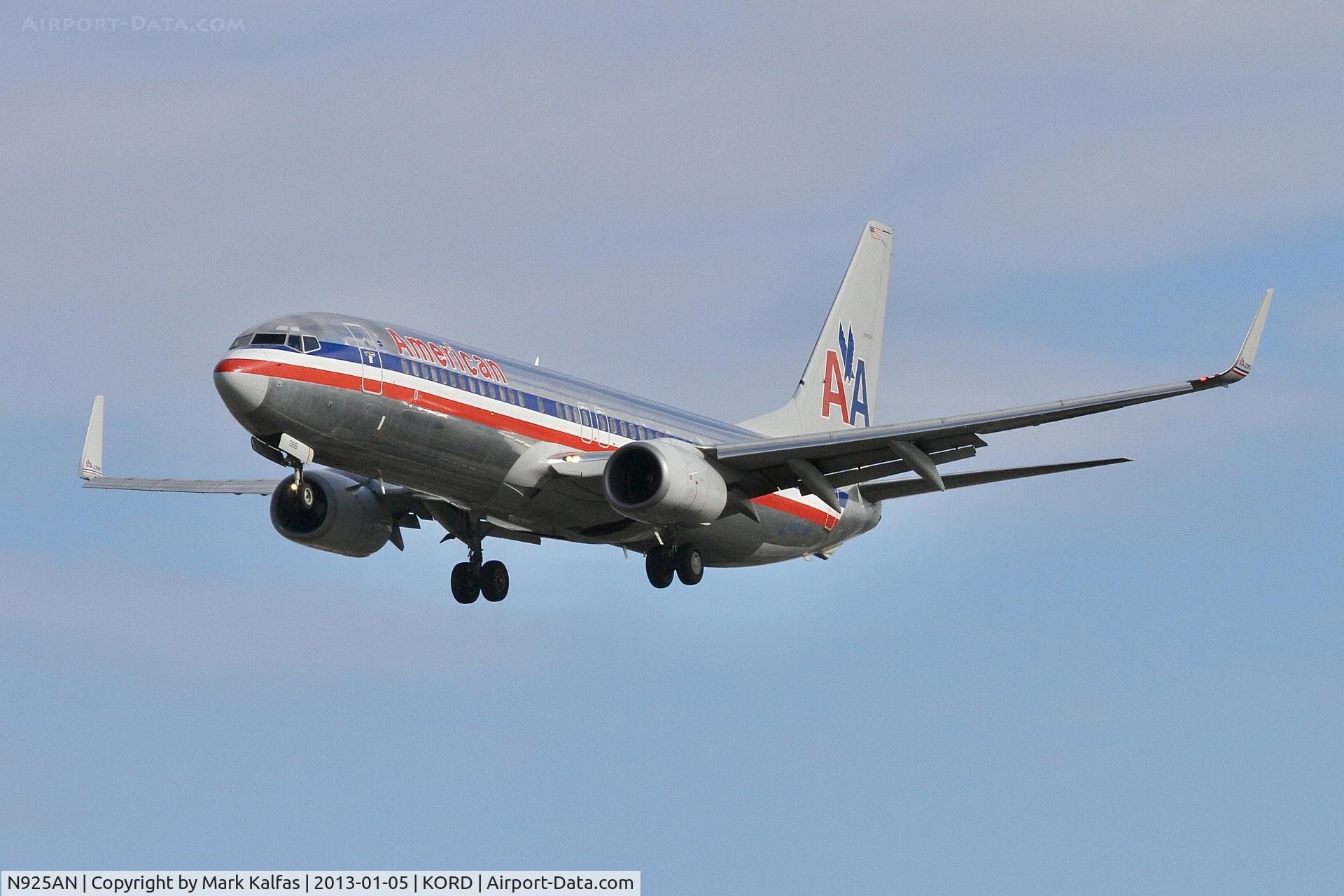 N925AN, 1999 Boeing 737-823 C/N 29526, American Airlines Boeing 730-800 B738 N925AN,on approach KORD