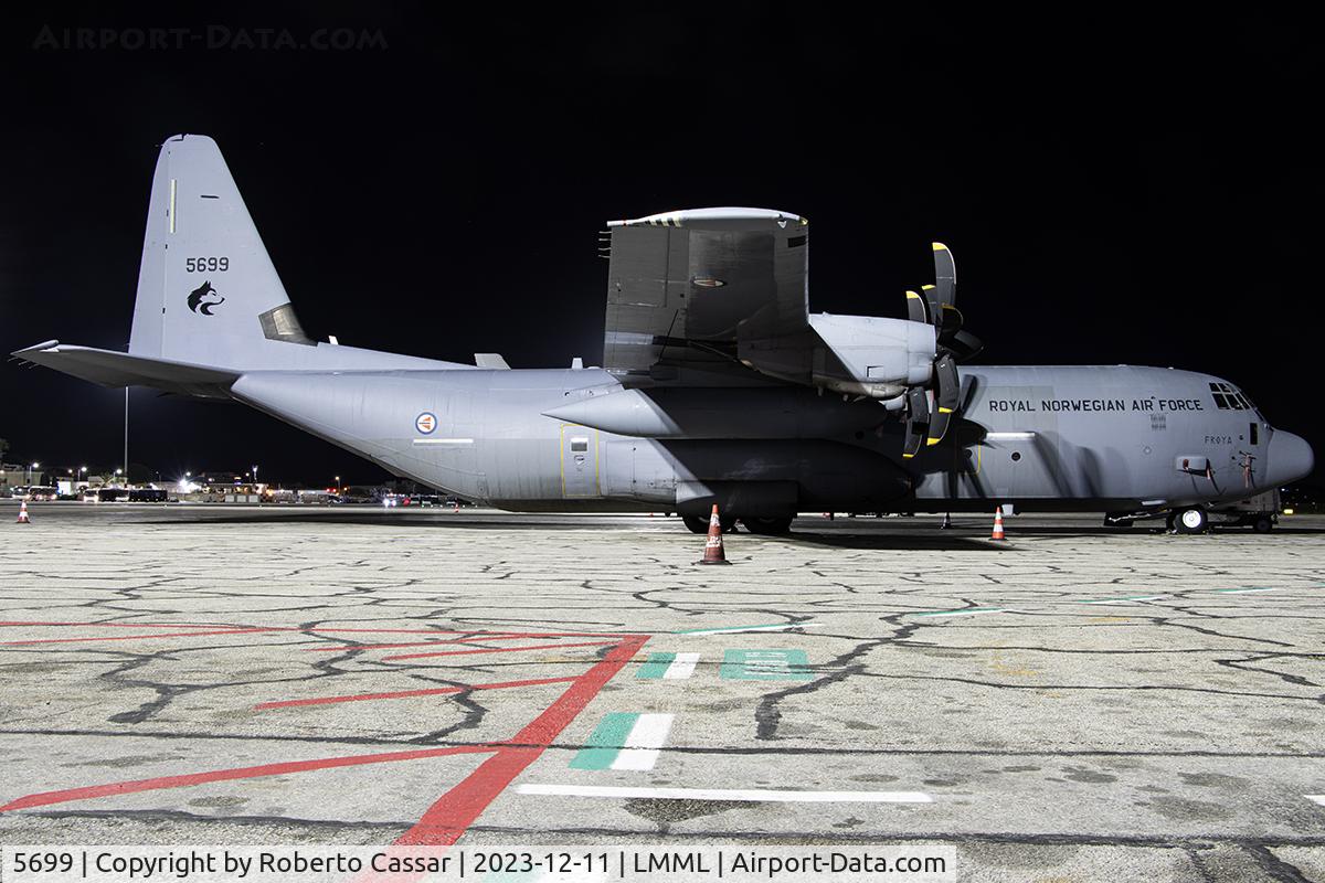 5699, 2008 Lockheed Martin C-130J-30 Super Hercules C/N 382-5699, Park 9