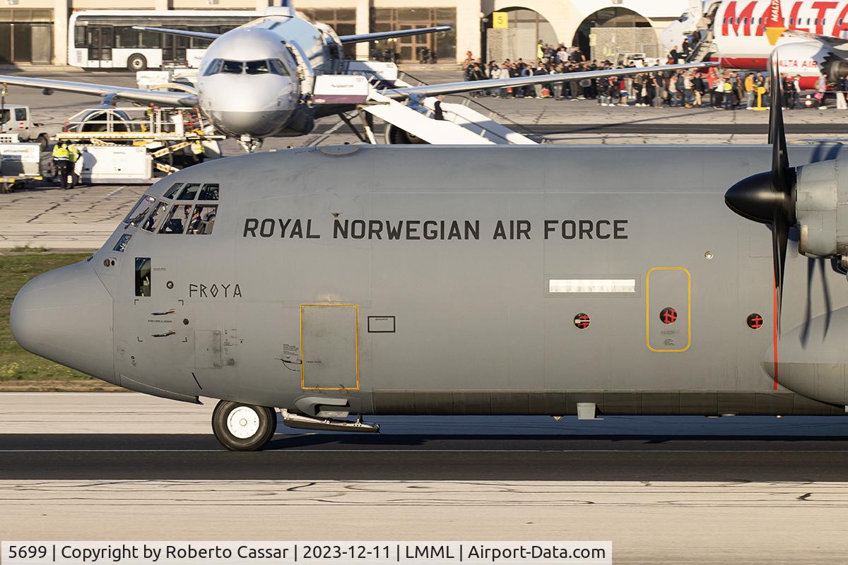5699, 2008 Lockheed Martin C-130J-30 Super Hercules C/N 382-5699, Runway 31