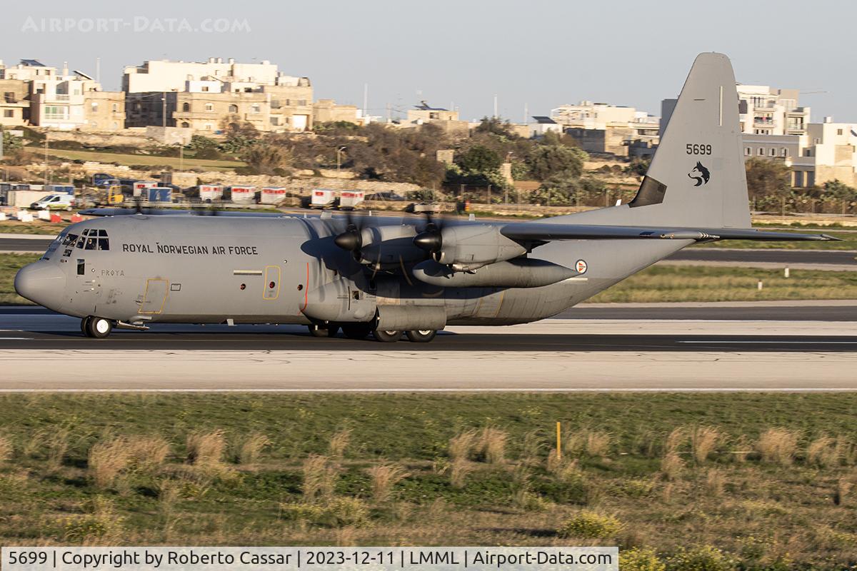5699, 2008 Lockheed Martin C-130J-30 Super Hercules C/N 382-5699, Runway 31