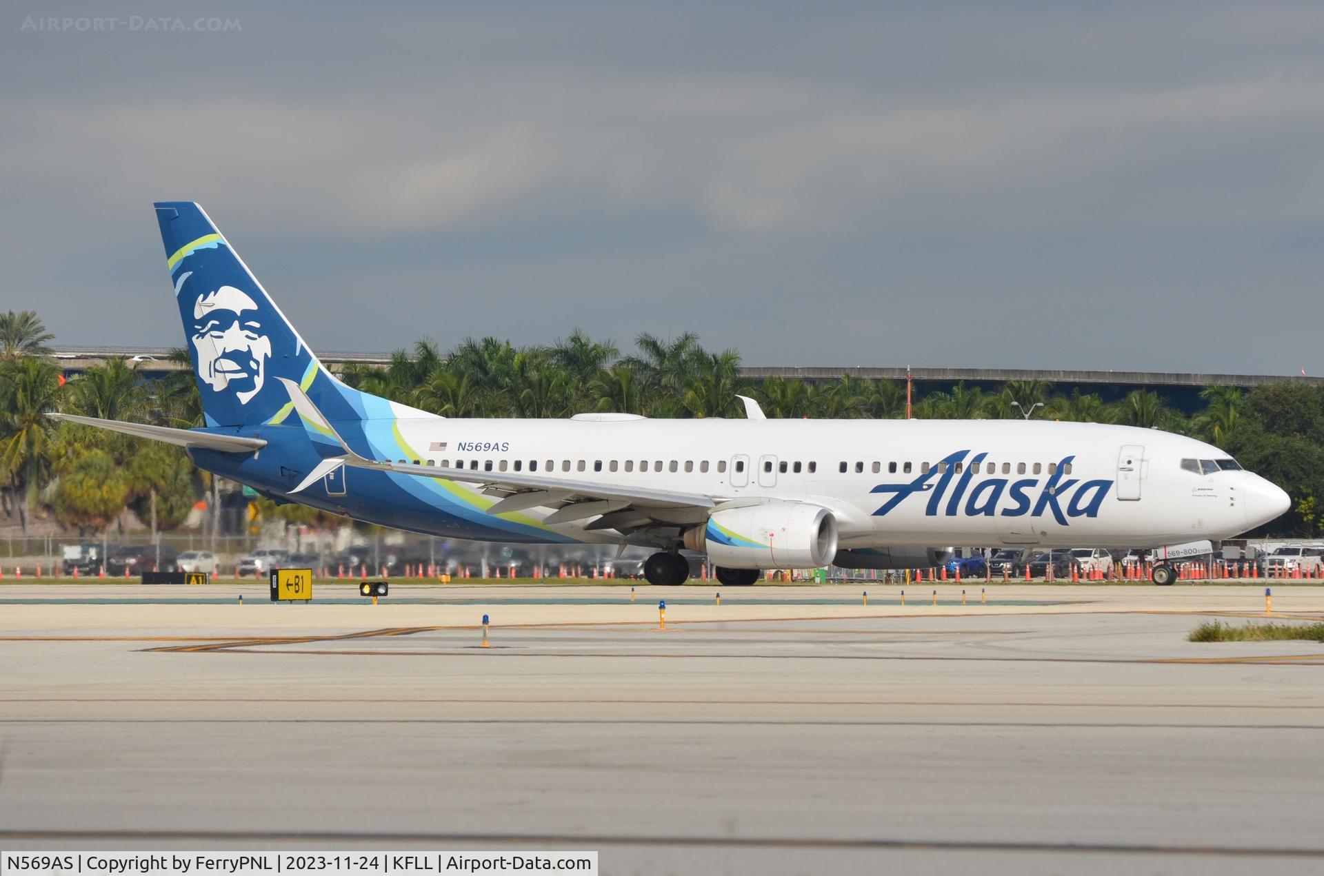 N569AS, 2007 Boeing 737-890 C/N 35184, Alaska B738 lining-up