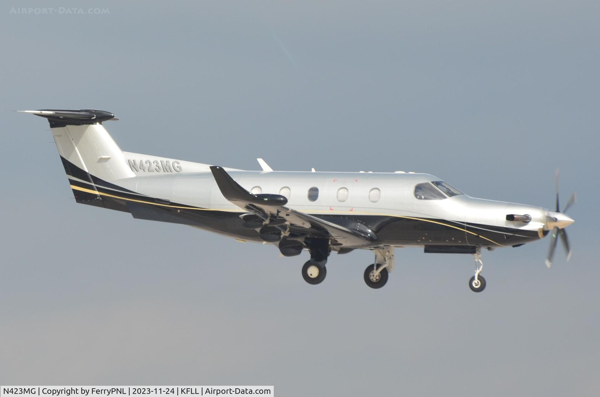 N423MG, 1996 Pilatus PC-12 C/N 140, PC12 landing in FLL