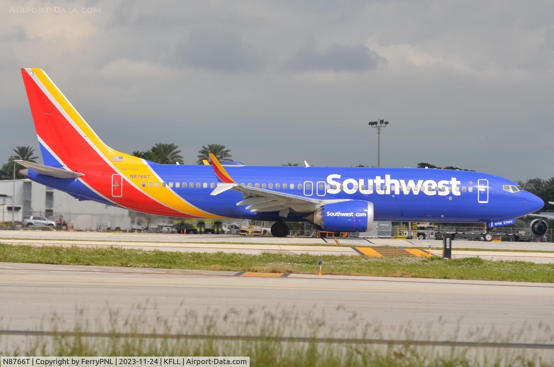 N8766T, 2022 Boeing 737-8 MAX C/N 67520, Southwest B738 Max for departure