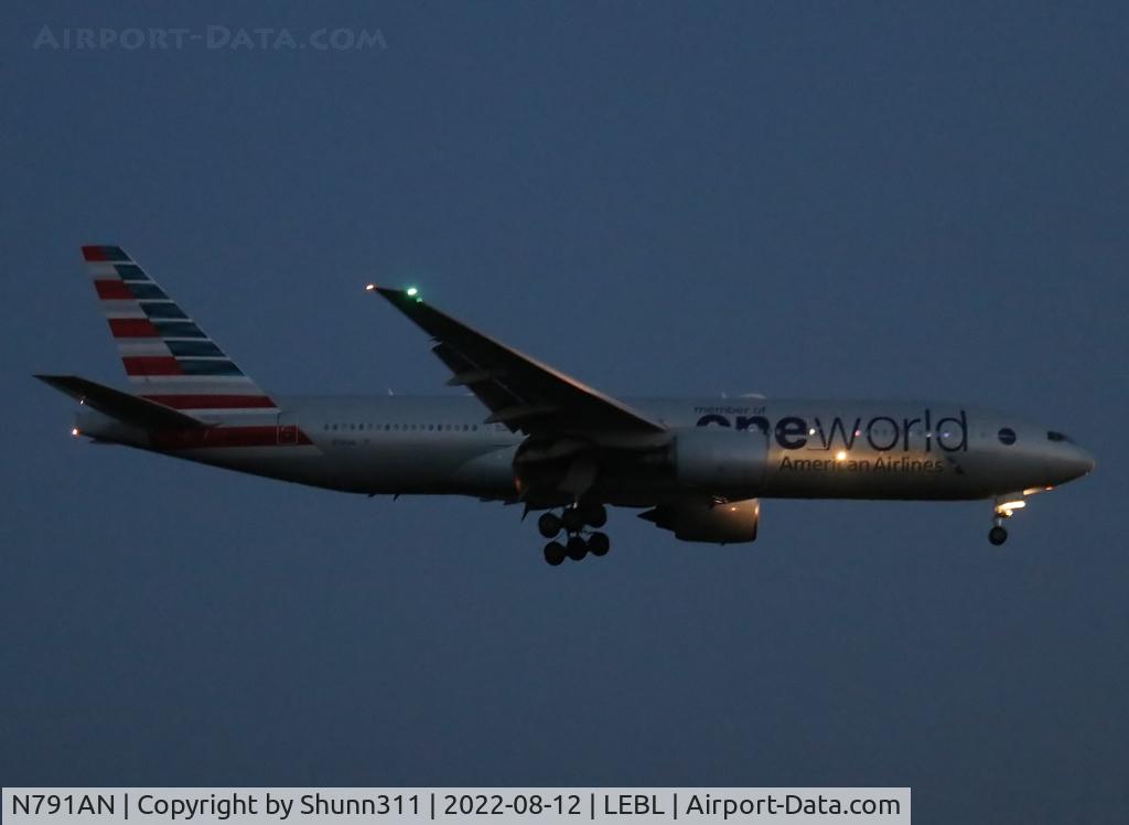 N791AN, 2000 Boeing 777-223/ER C/N 30254, Landing rwy 06 with One World c/s