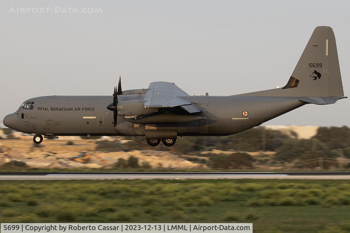 5699, 2008 Lockheed Martin C-130J-30 Super Hercules C/N 382-5699, Runway 31
