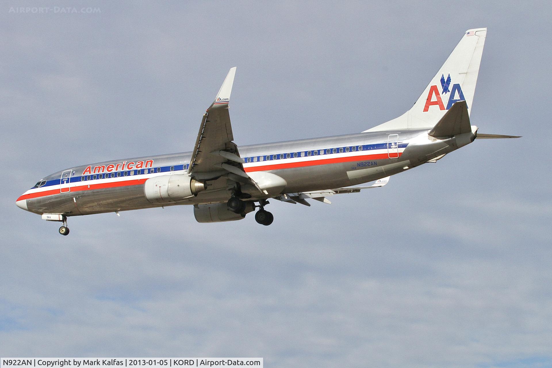 N922AN, 1999 Boeing 737-823 C/N 29523, American Airlines B738  Boeing 737-823 N922AN on approach KORD