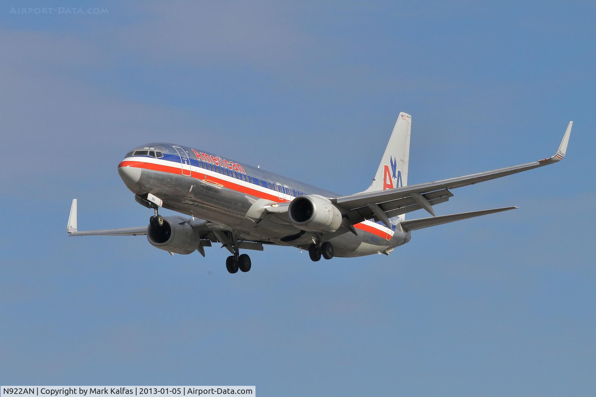N922AN, 1999 Boeing 737-823 C/N 29523, American Airlines B738  Boeing 737-823 N922AN on approach KORD